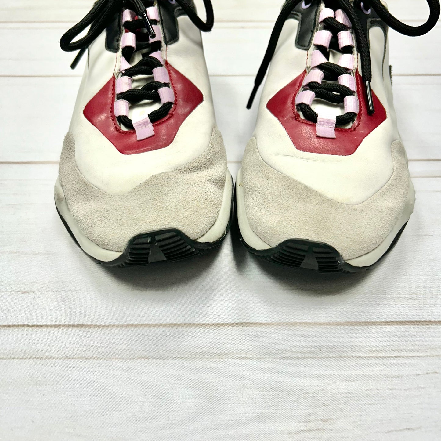 Shoes Athletic By Puma Size: 9.5