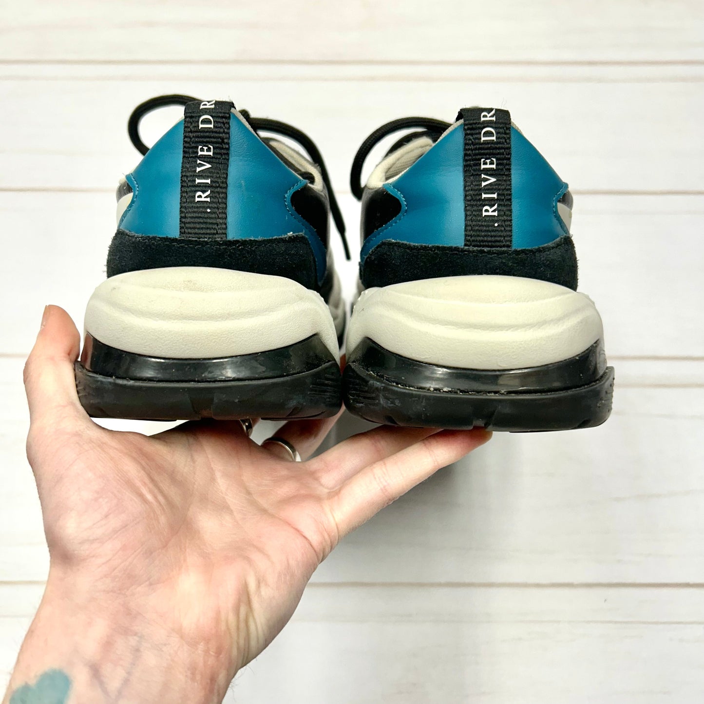 Shoes Athletic By Puma Size: 9.5