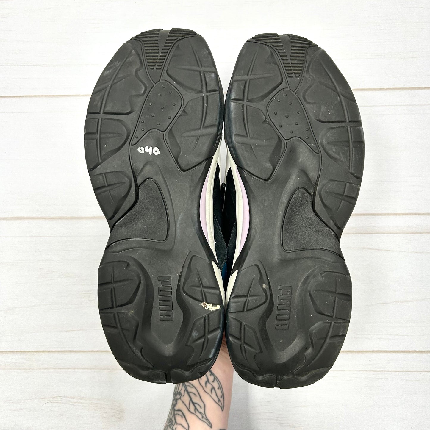 Shoes Athletic By Puma Size: 9.5