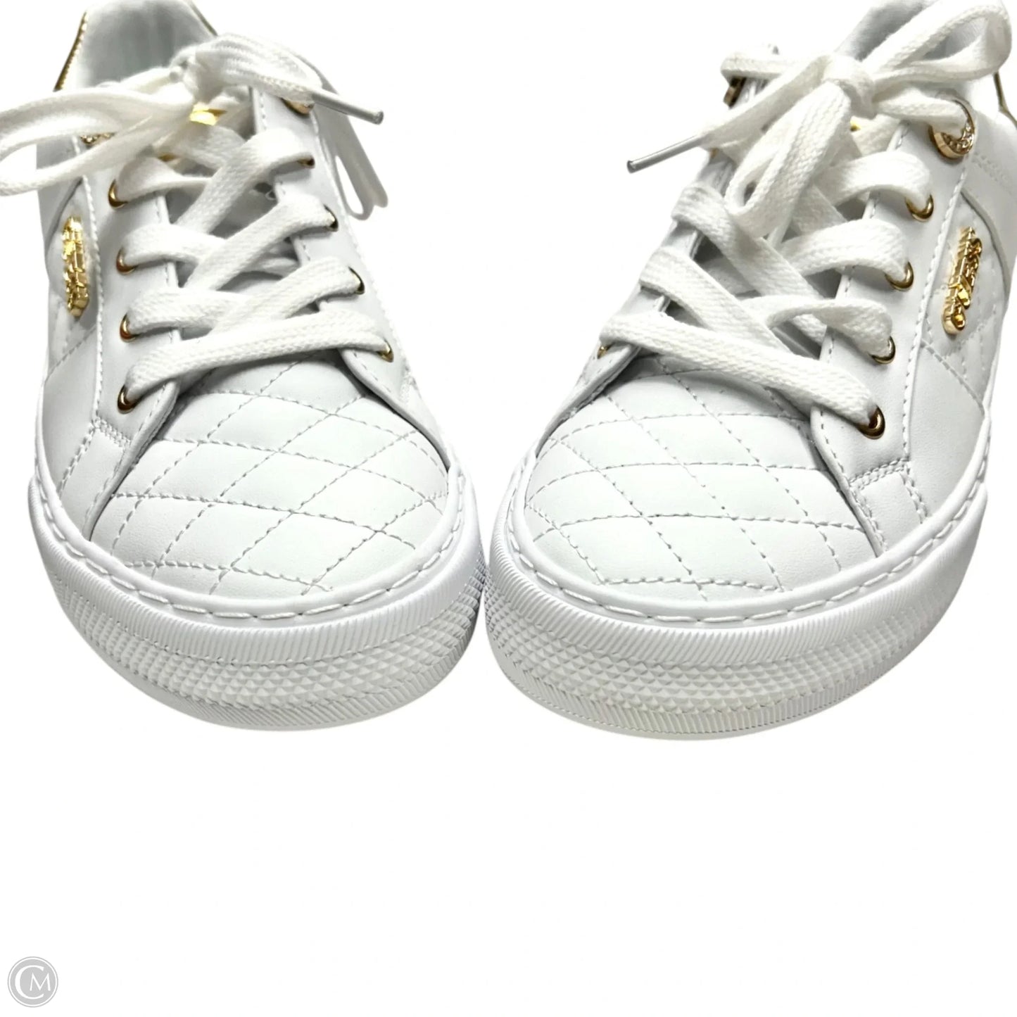 Shoes Sneakers By Guess In White, Size: 7