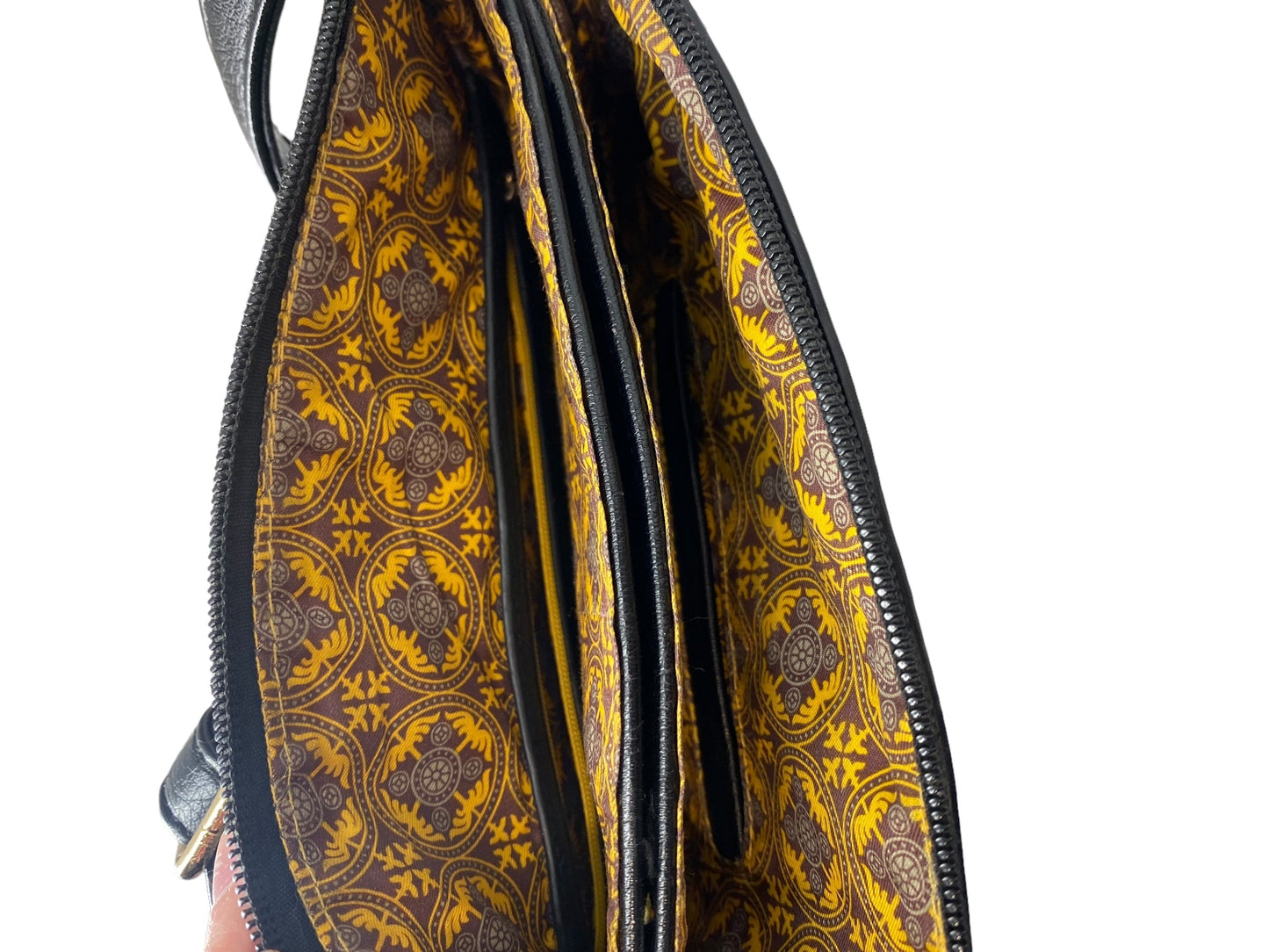 Crossbody Clothes Mentor, Size Medium