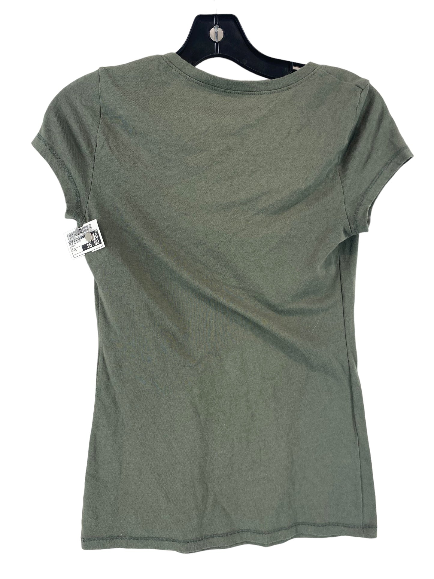 Top Short Sleeve Basic By No Boundaries Size: S