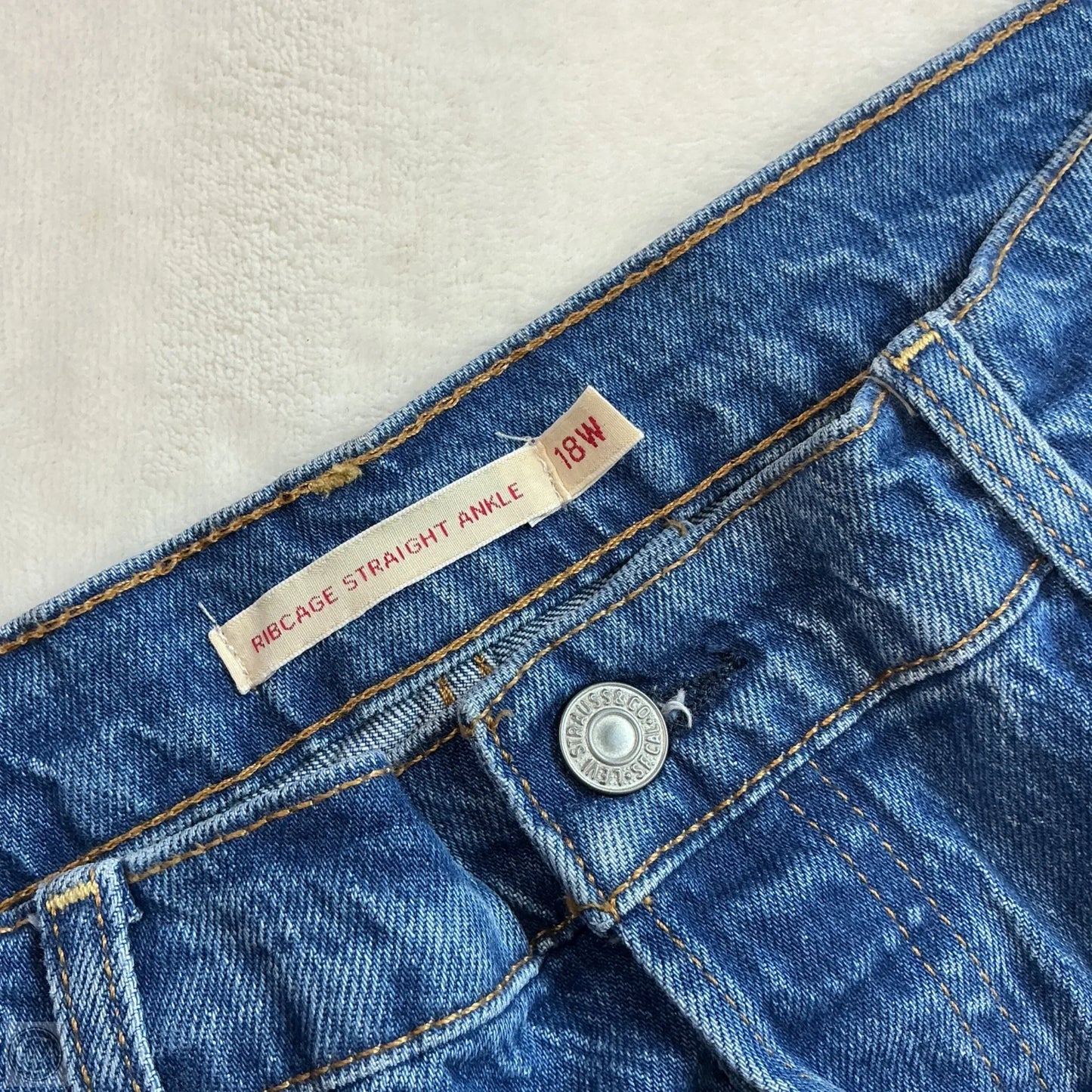 Jeans Straight By Levis In Blue Denim, Size: 18