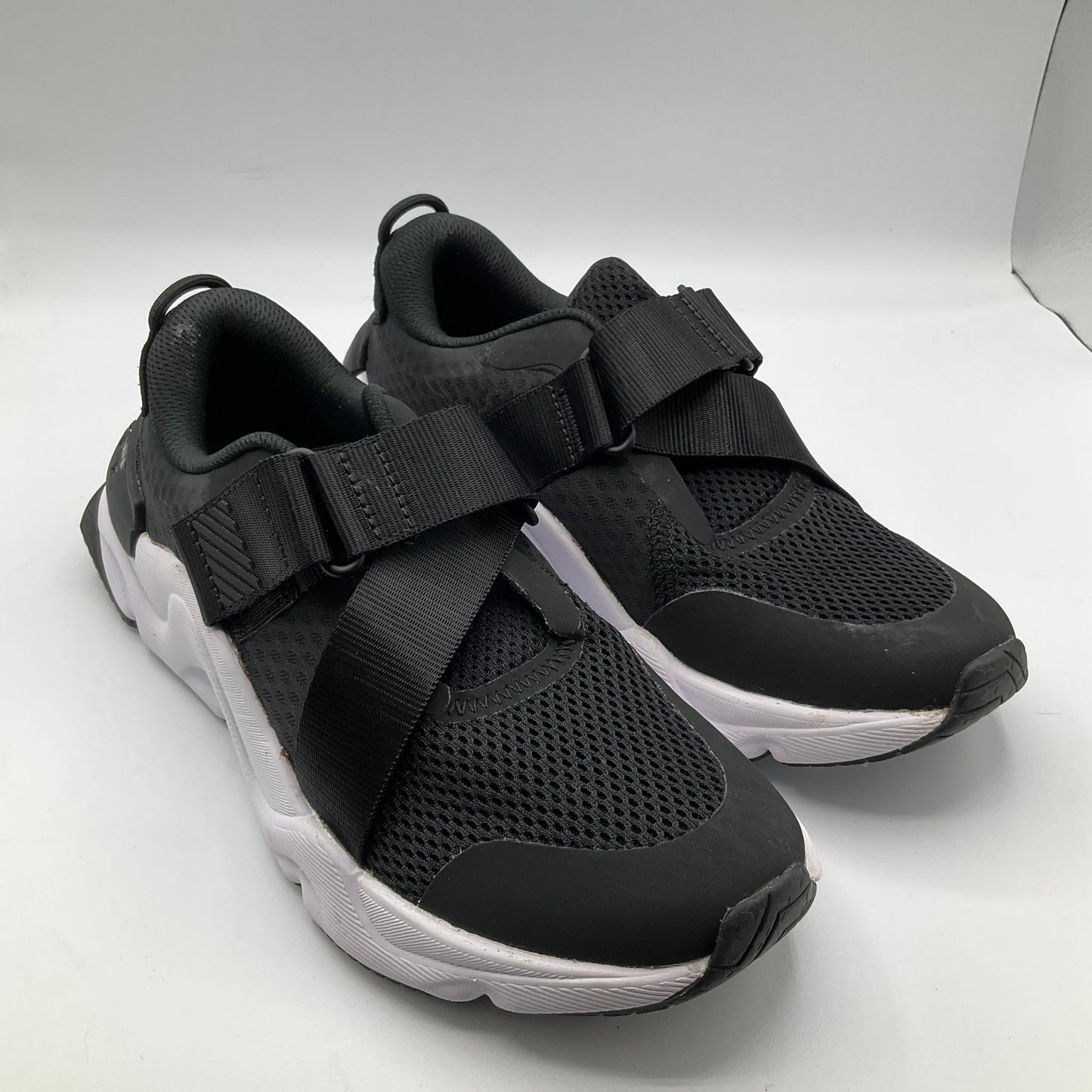 Shoes Athletic By Sorel Size: 6.5
