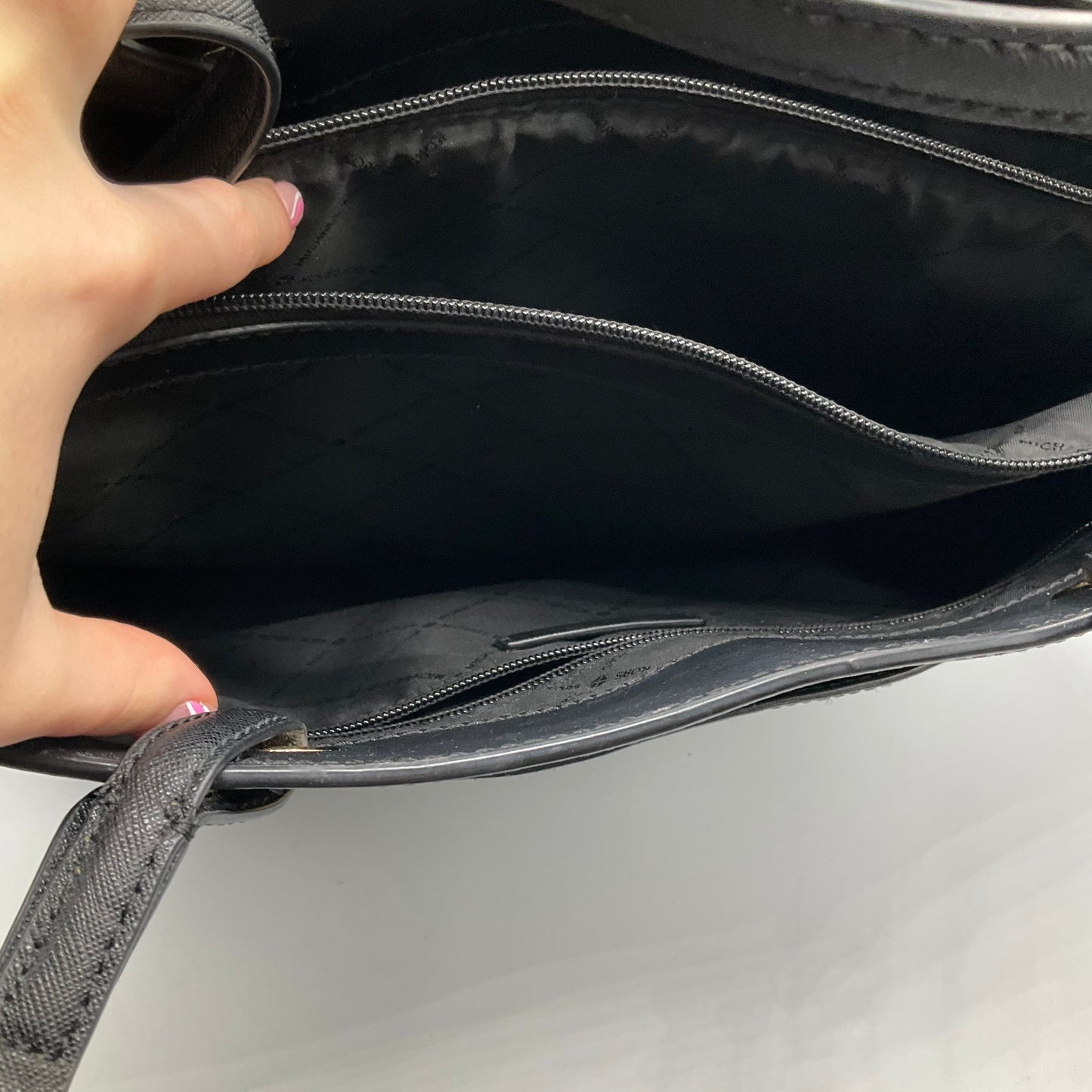 Handbag Designer By Michael Kors Size: Large