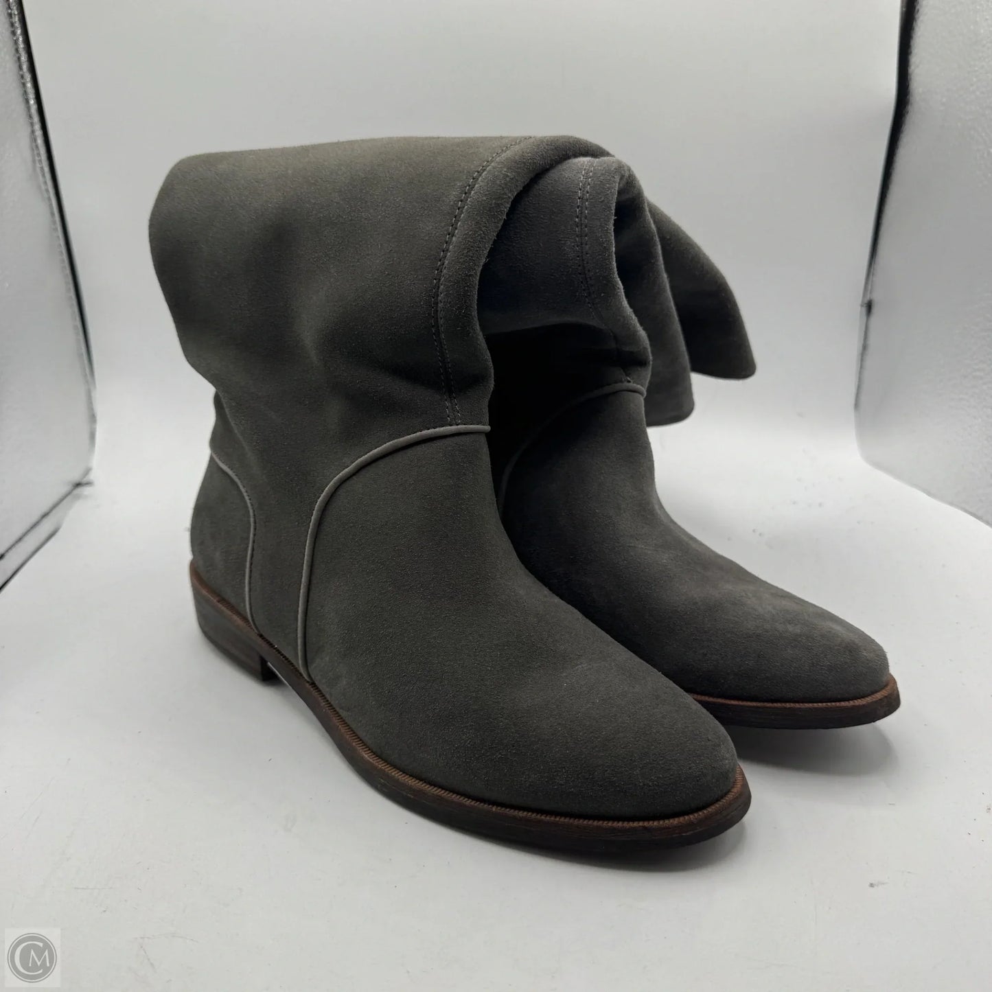 Shoes Designer By Ugg In Grey, Size: 9