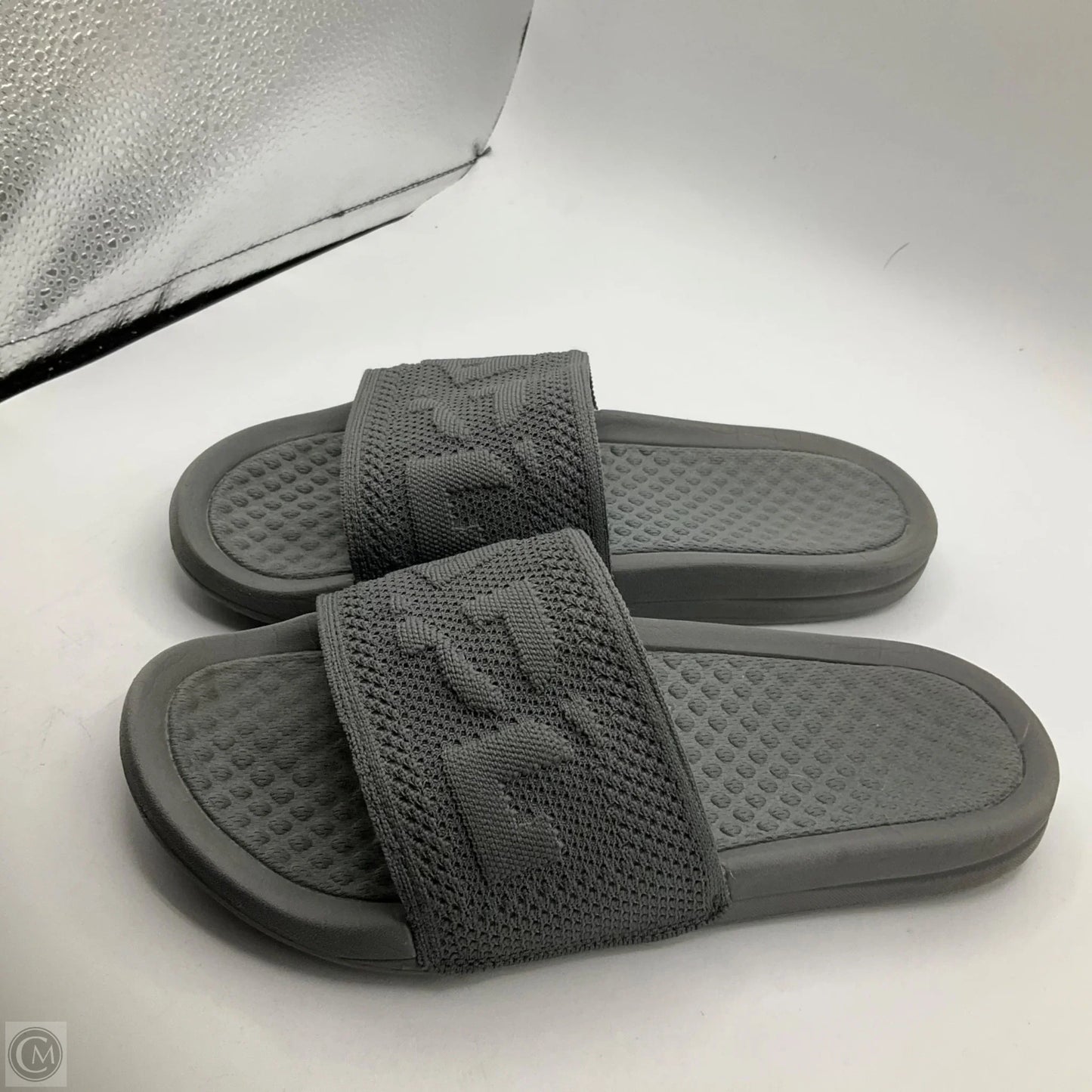 Sandals Flats By Cmb In Grey, Size: 9