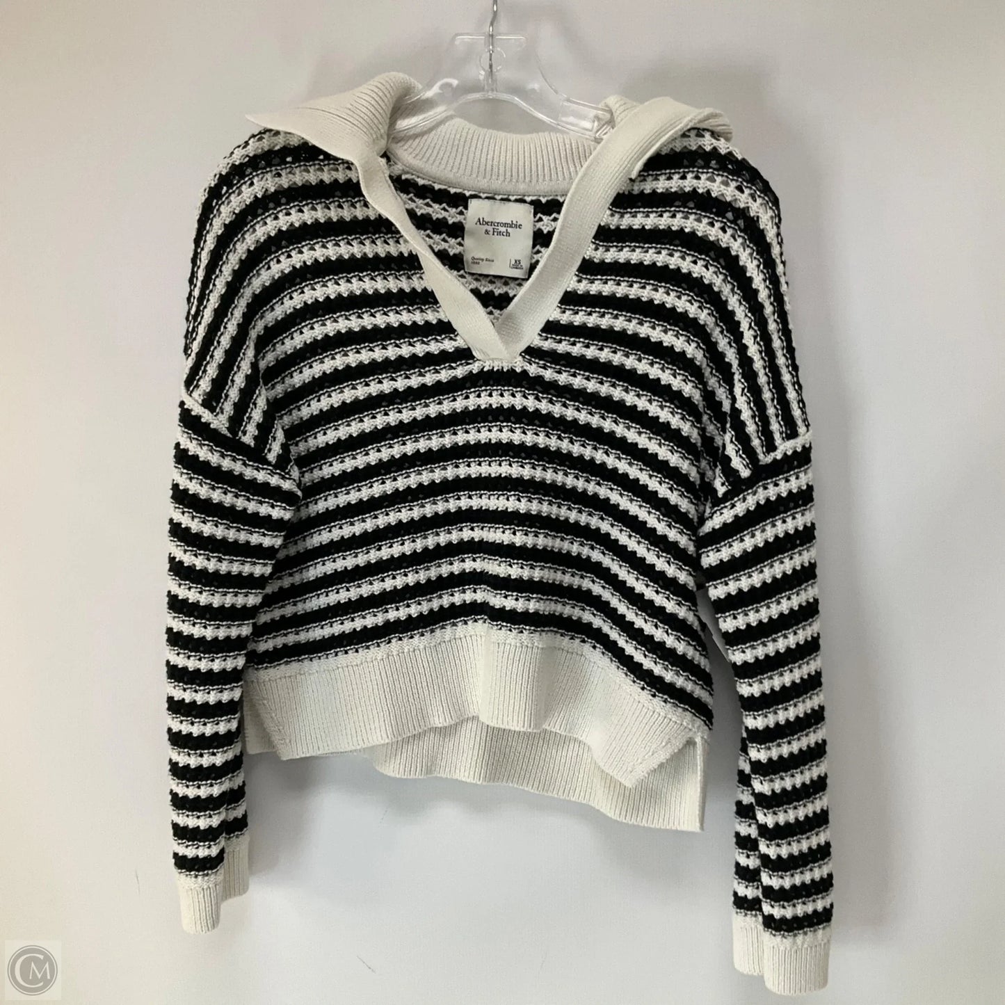 Sweater By Abercrombie And Fitch In Black & White, Size: Xs