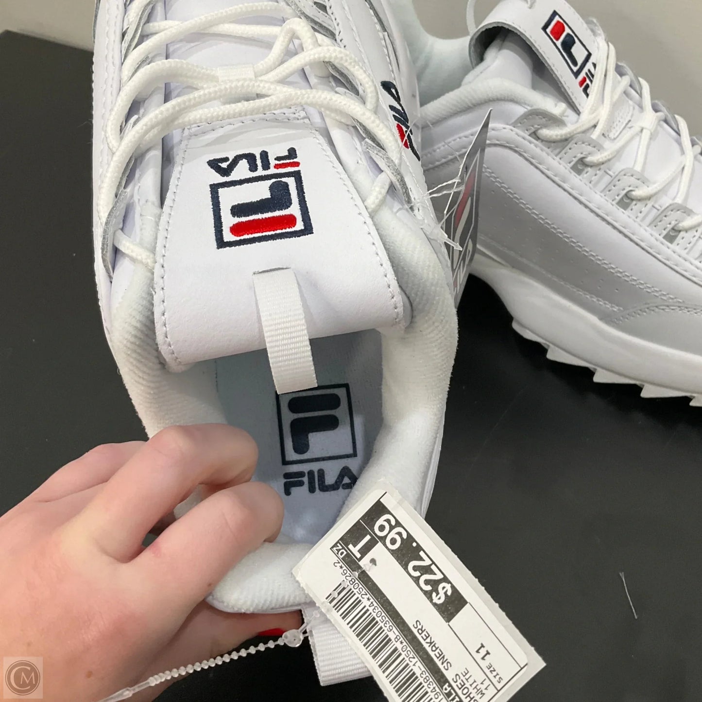 Shoes Sneakers By Fila In White, Size: 11