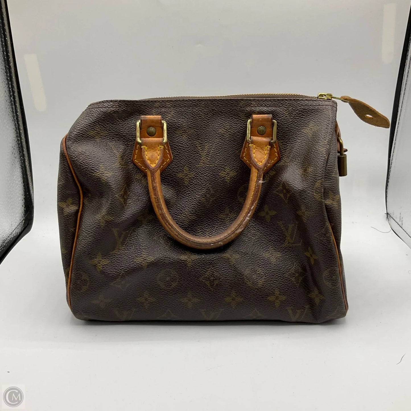 Handbag Luxury Designer By Louis Vuitton, Size: Medium