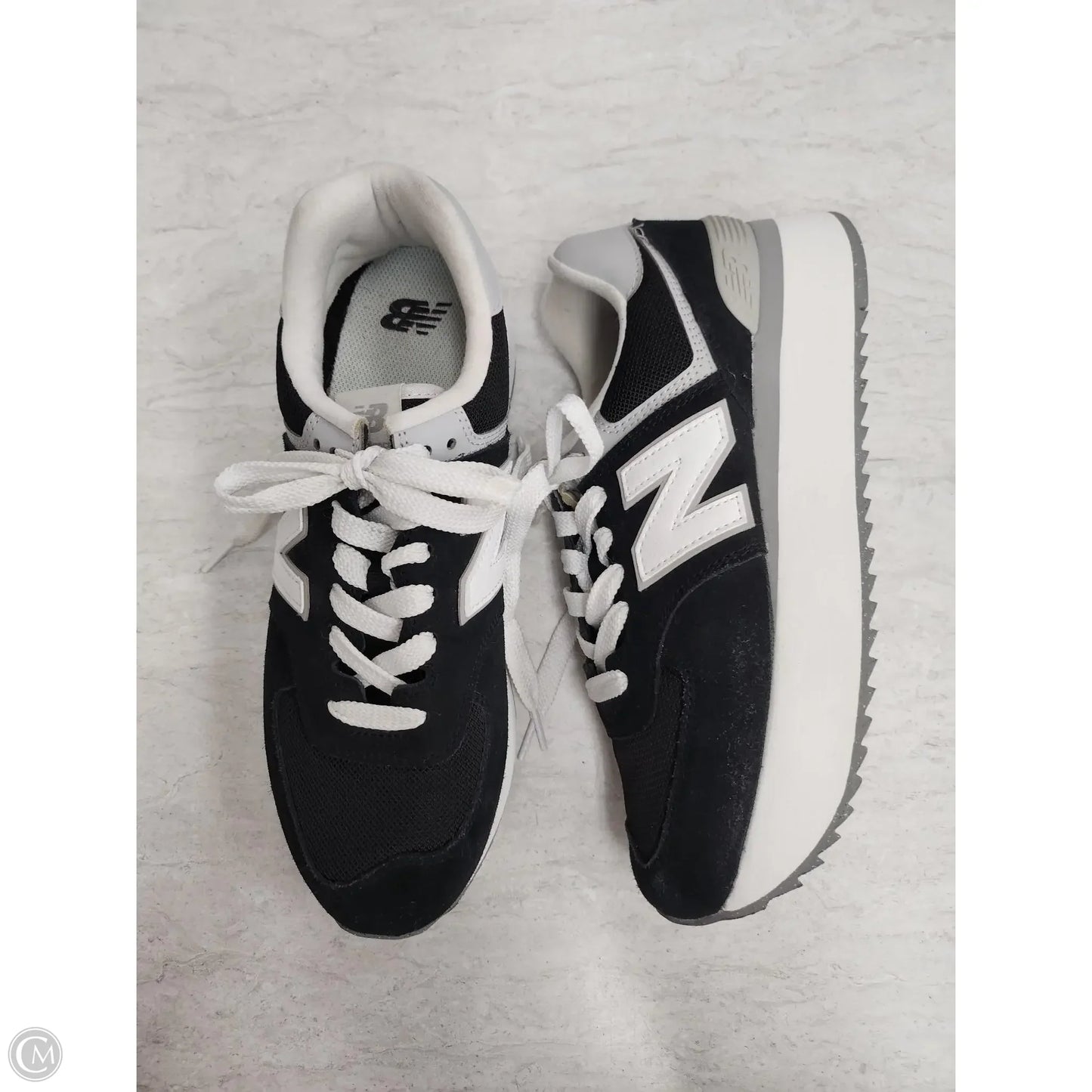 Shoes Athletic By New Balance In Black & White, Size: 11.5