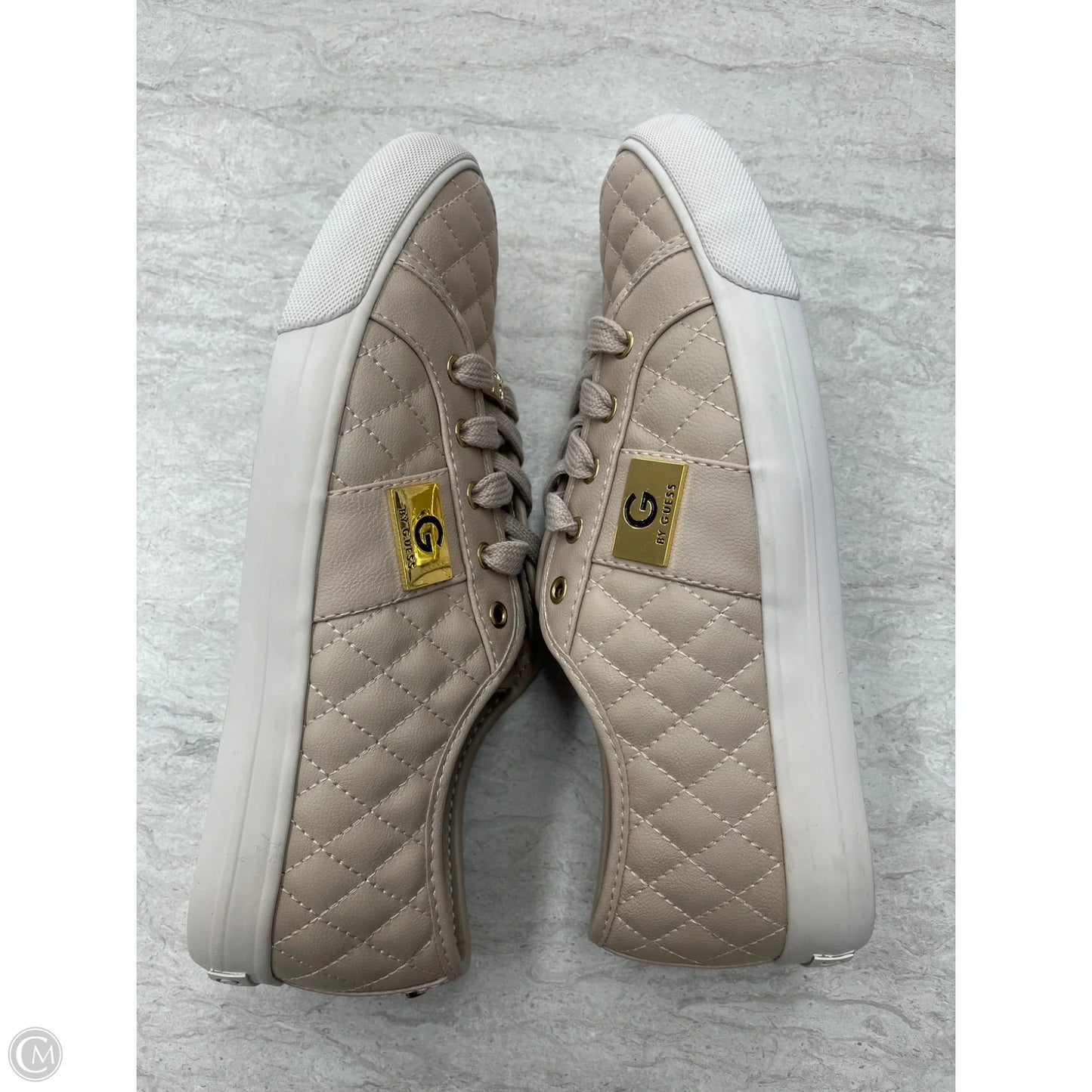 Shoes Sneakers By Guess In Tan, Size: 9
