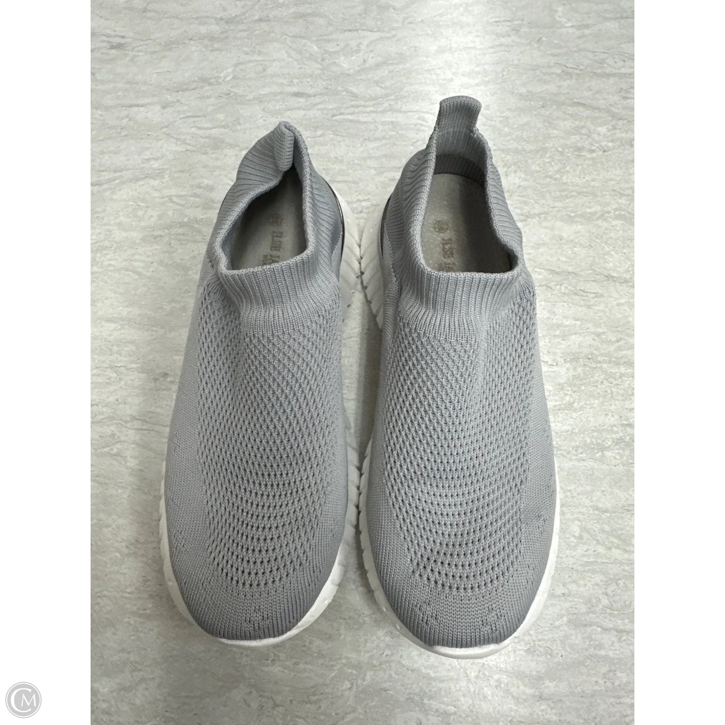 Shoes Sneakers By Clothes Mentor In Grey & White, Size: 7.5