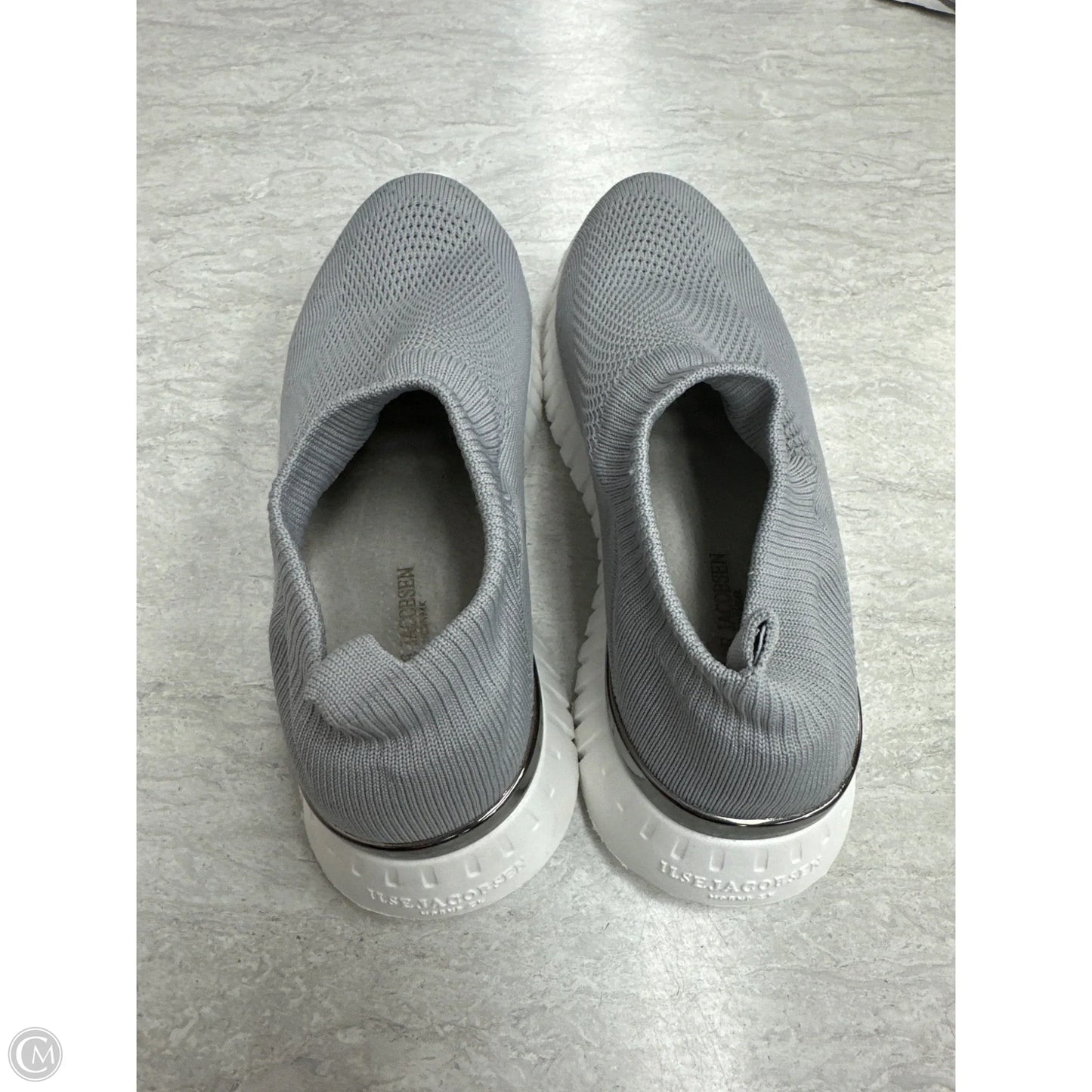 Shoes Sneakers By Clothes Mentor In Grey & White, Size: 7.5