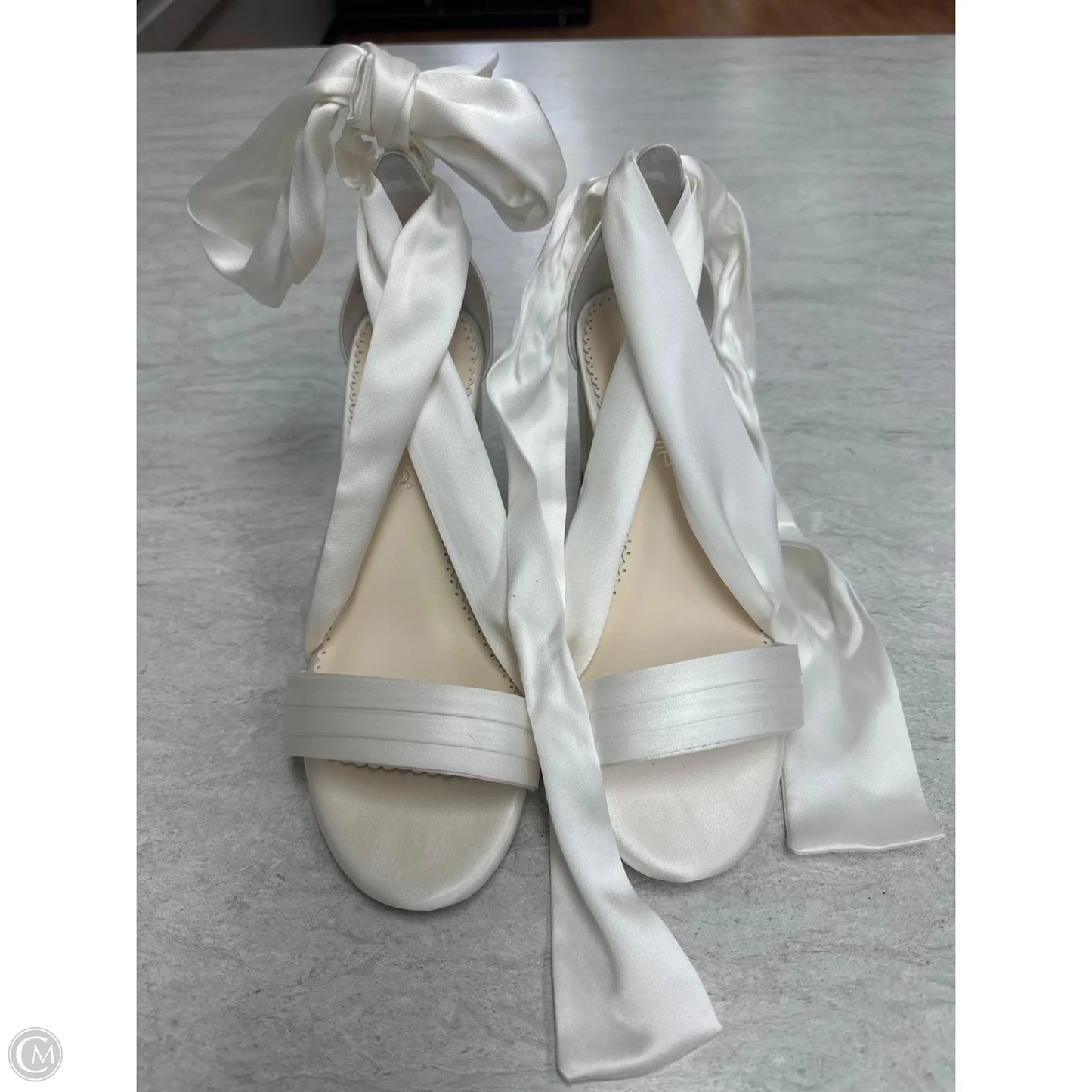 Sandals Heels Block By Clothes Mentor In White, Size: 6