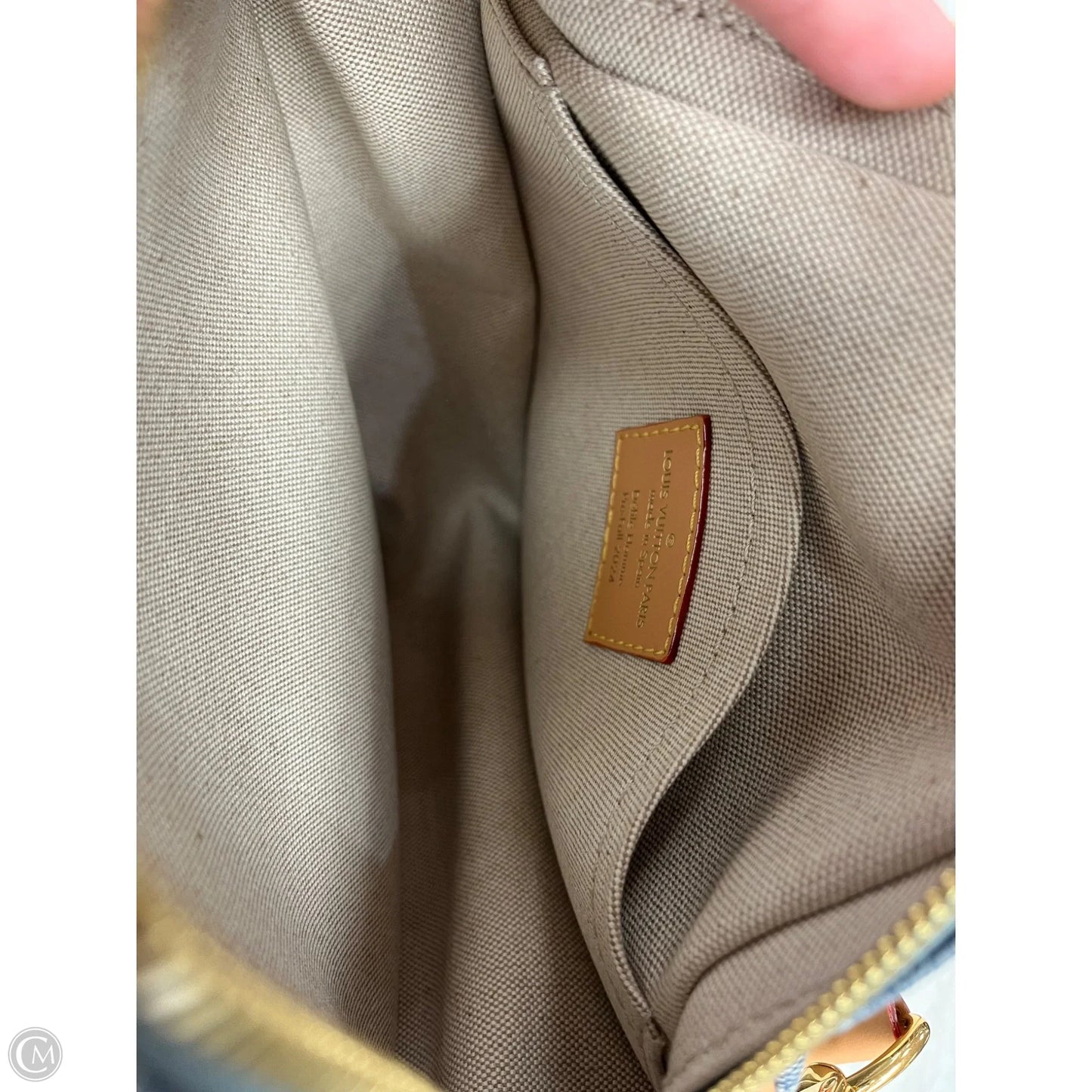 Crossbody Luxury Designer By Louis Vuitton, Size: Medium