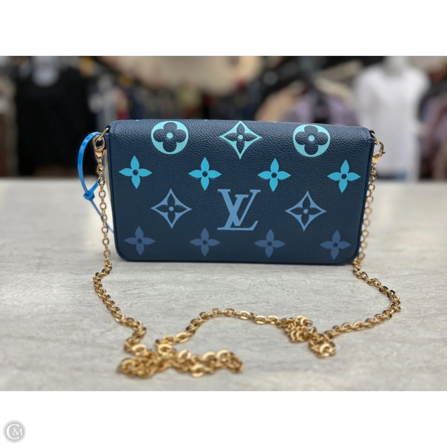 Crossbody Luxury Designer By Louis Vuitton, Size: Small