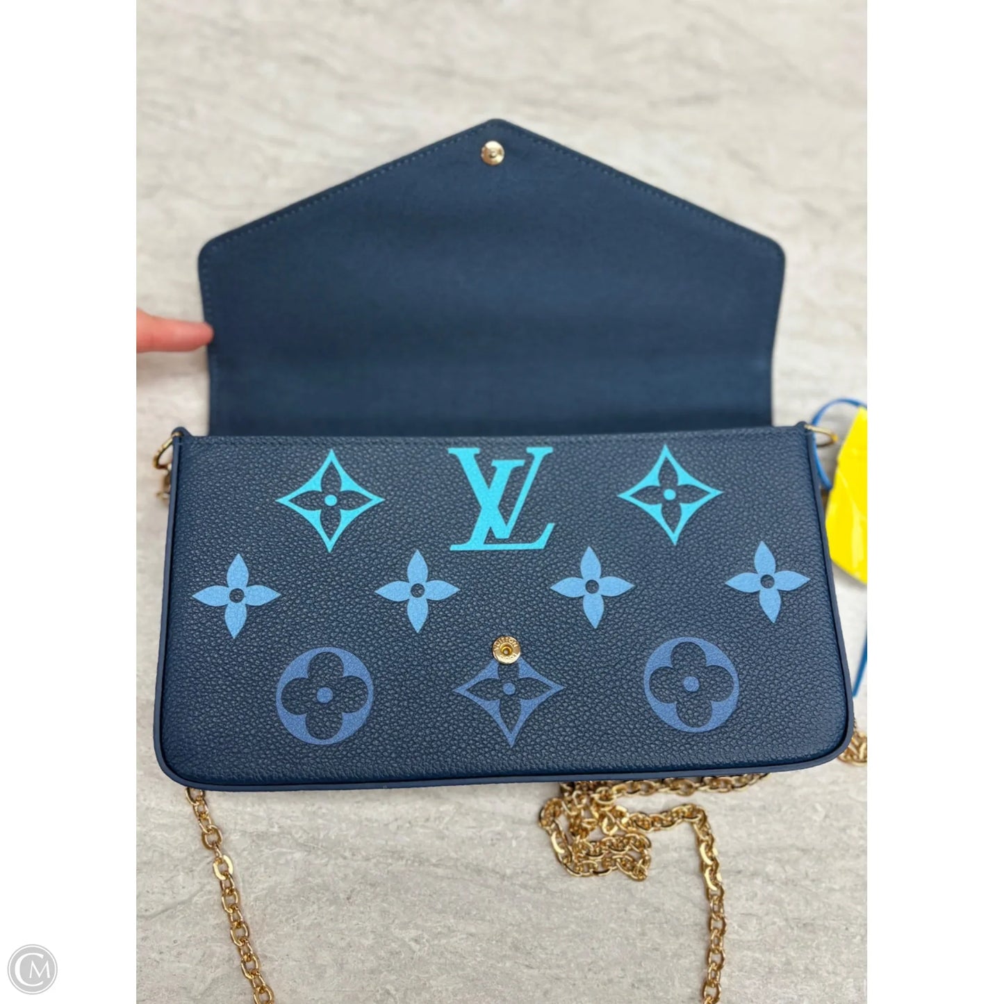 Crossbody Luxury Designer By Louis Vuitton, Size: Small