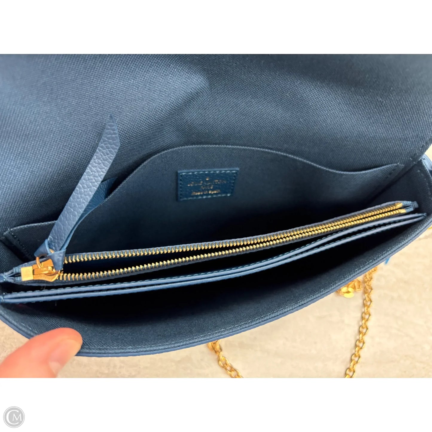 Crossbody Luxury Designer By Louis Vuitton, Size: Small