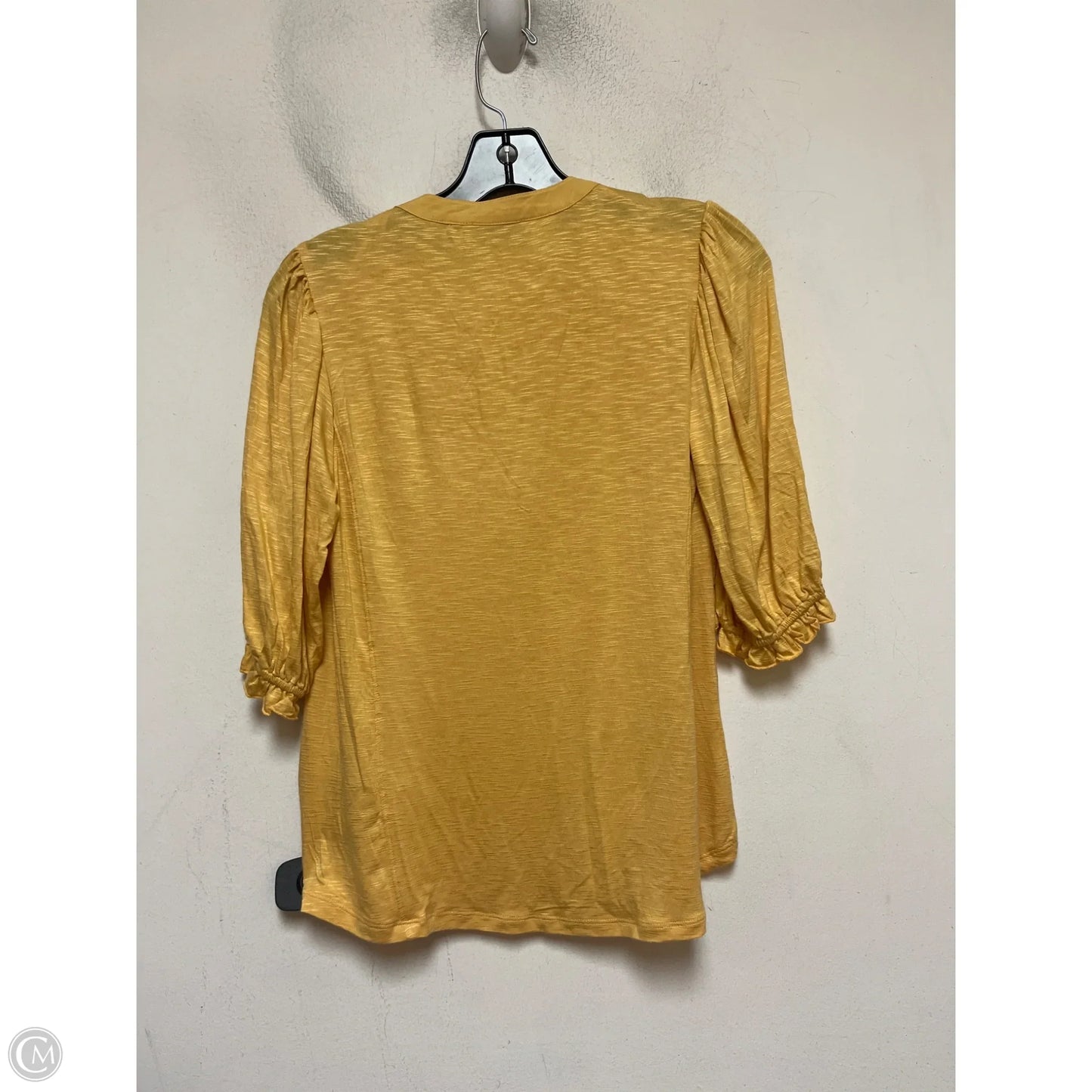Top Short Sleeve By Democracy In Yellow, Size: Xs