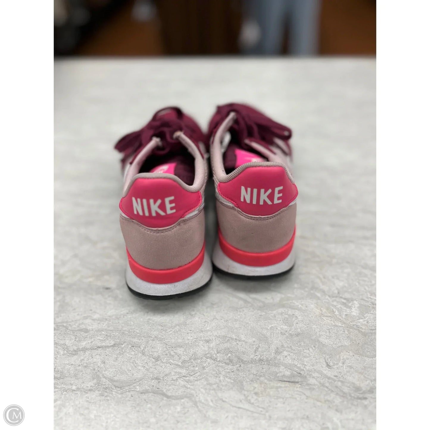 Shoes Sneakers By Nike In Maroon, Size: 5