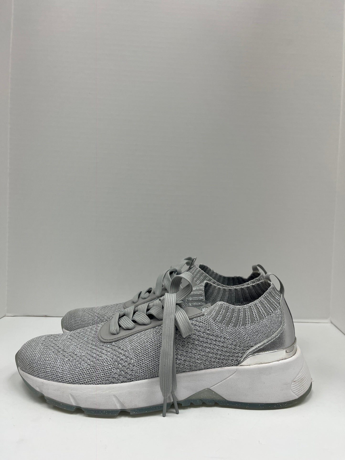 Shoes Athletic By Nurture Size: 12