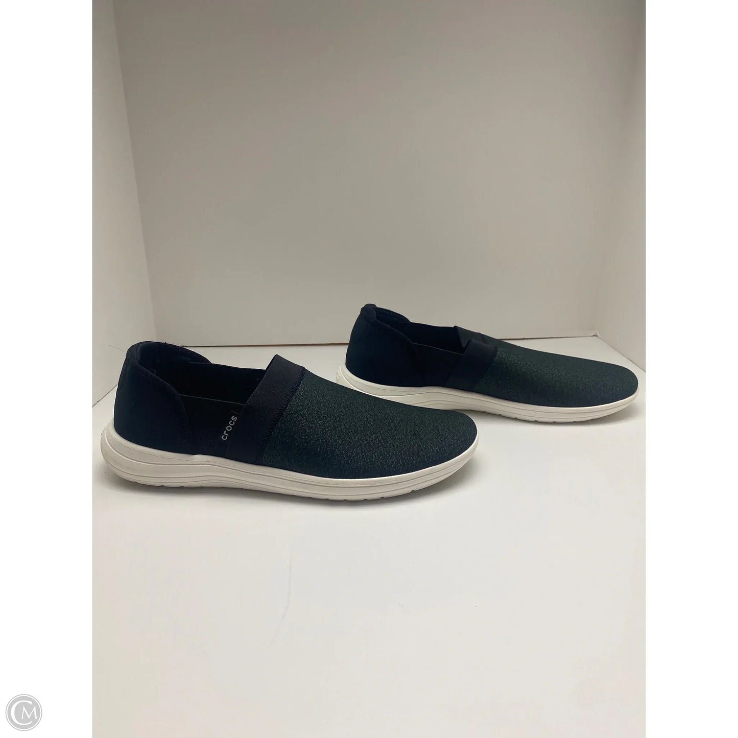 Shoes Flats By Crocs In Black, Size: 9