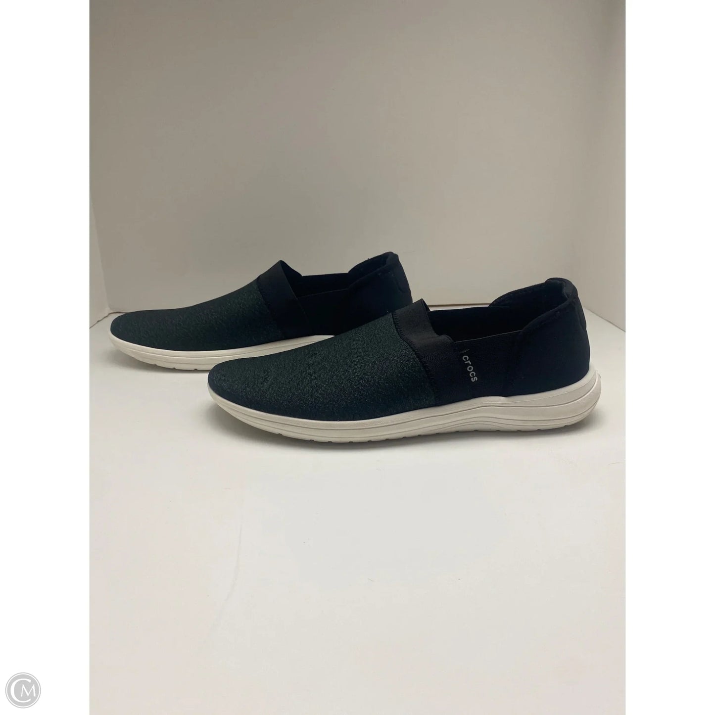 Shoes Flats By Crocs In Black, Size: 9