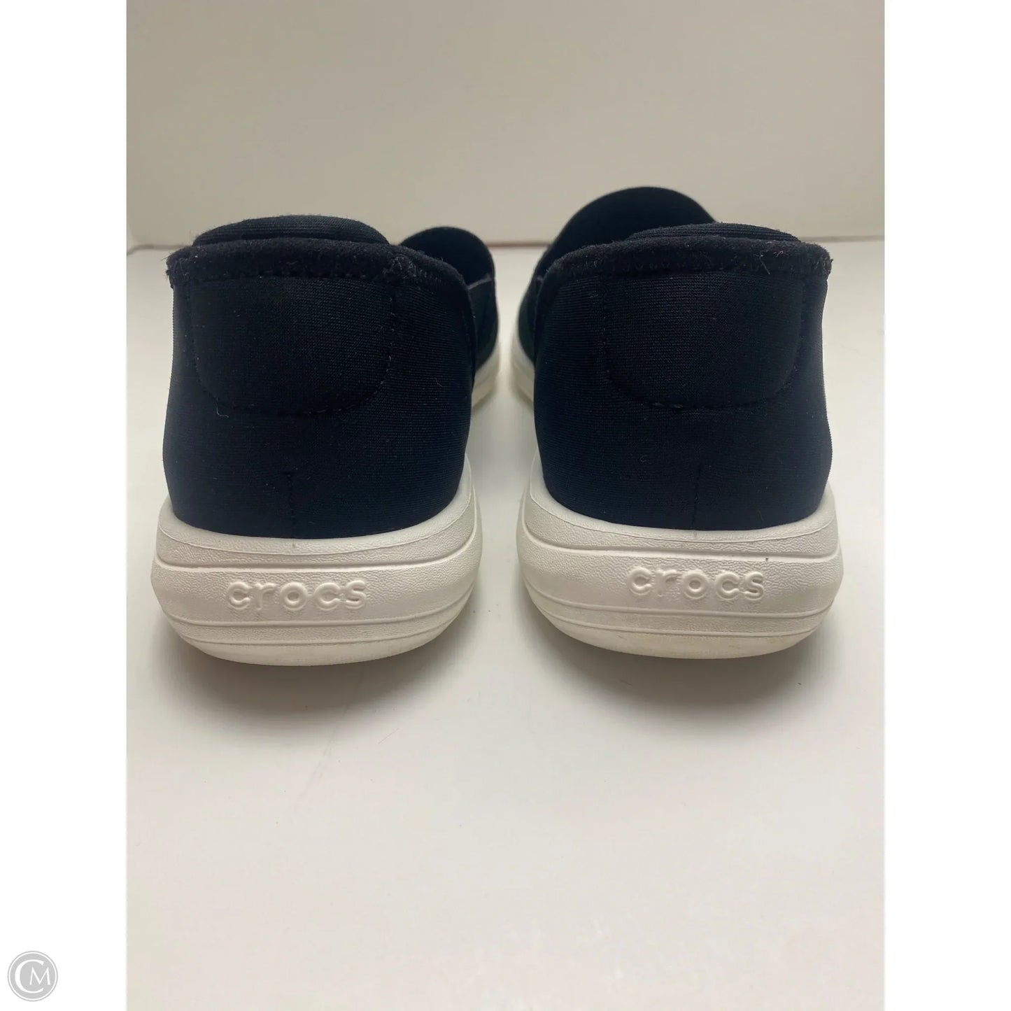 Shoes Flats By Crocs In Black, Size: 9