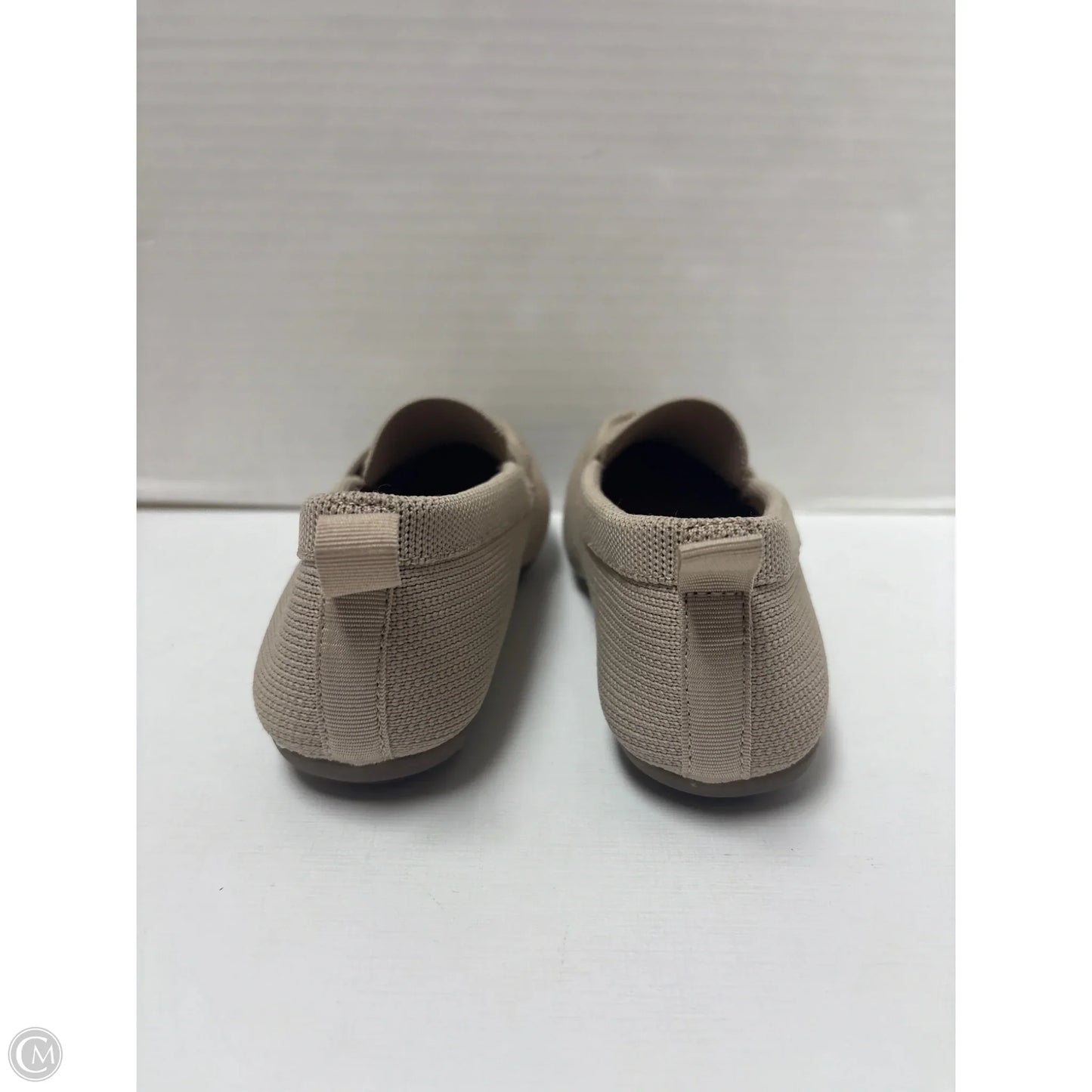 Shoes Flats By Clothes Mentor In Beige, Size: 5