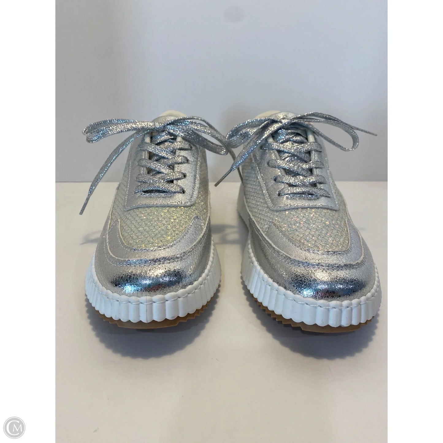 Shoes Sneakers By Yoki In Silver, Size: 10