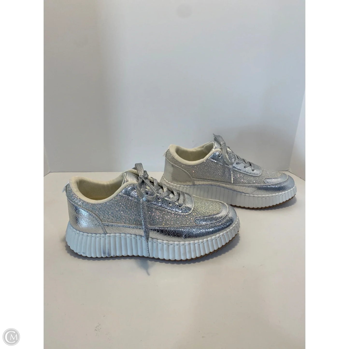 Shoes Sneakers By Yoki In Silver, Size: 10