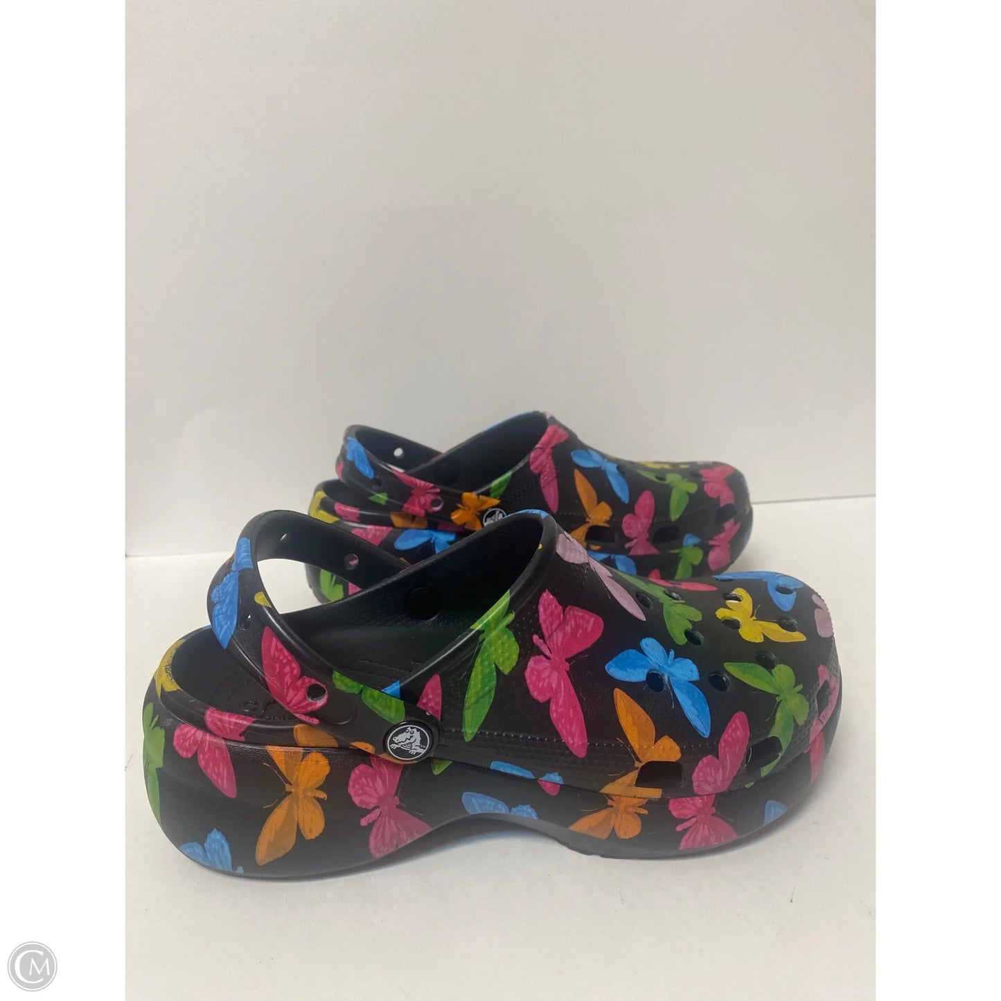 Shoes Flats By Crocs In Black, Size: 10