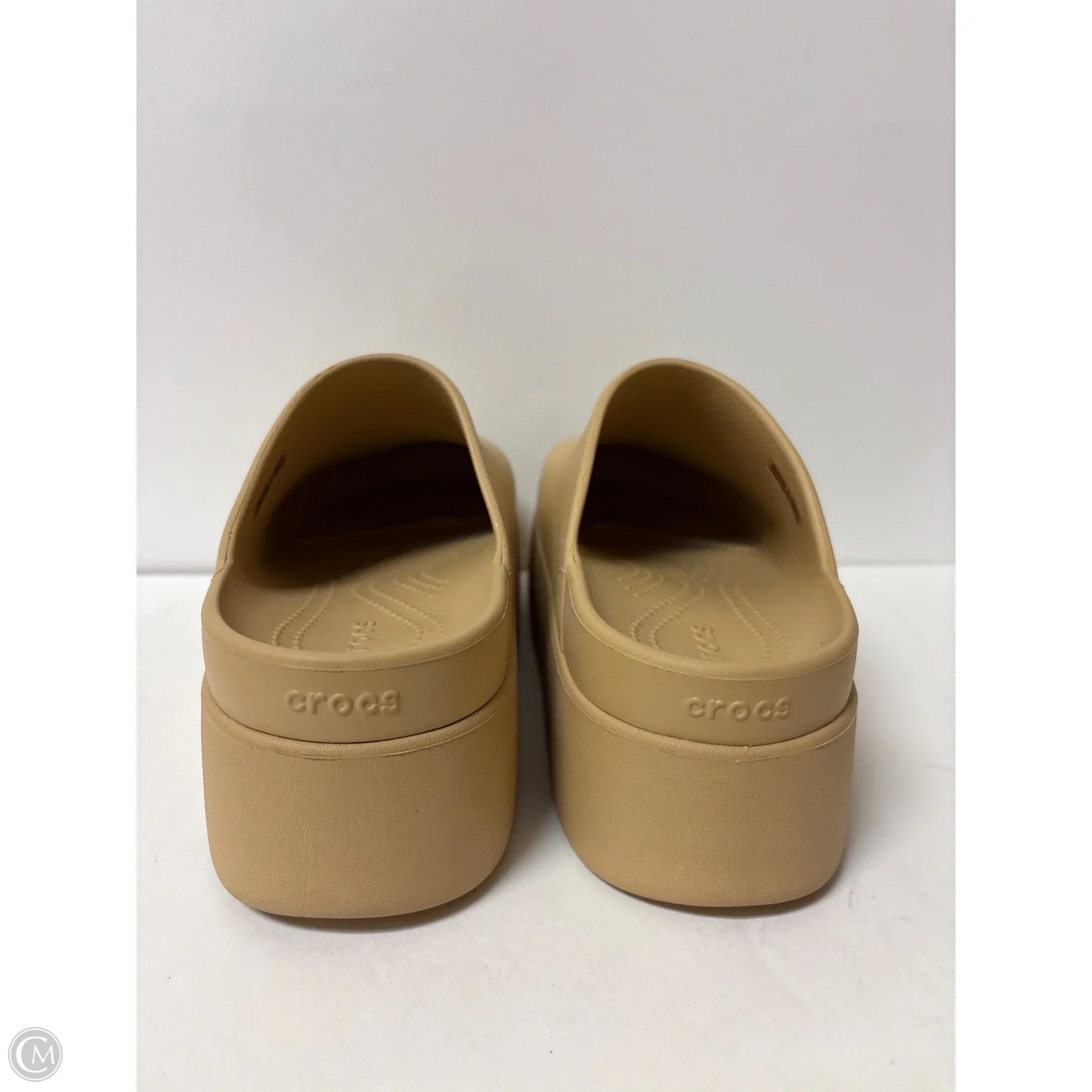 Shoes Flats By Crocs In Tan, Size: 8