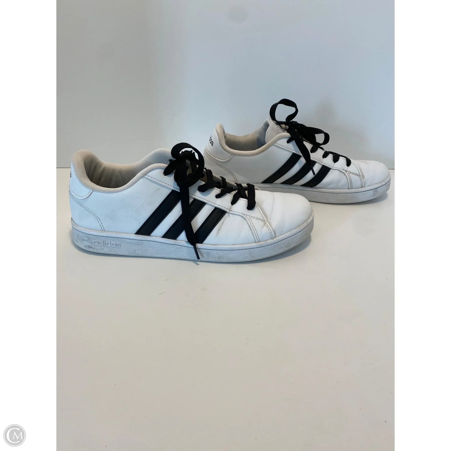 Shoes Sneakers By Adidas In White, Size: 7