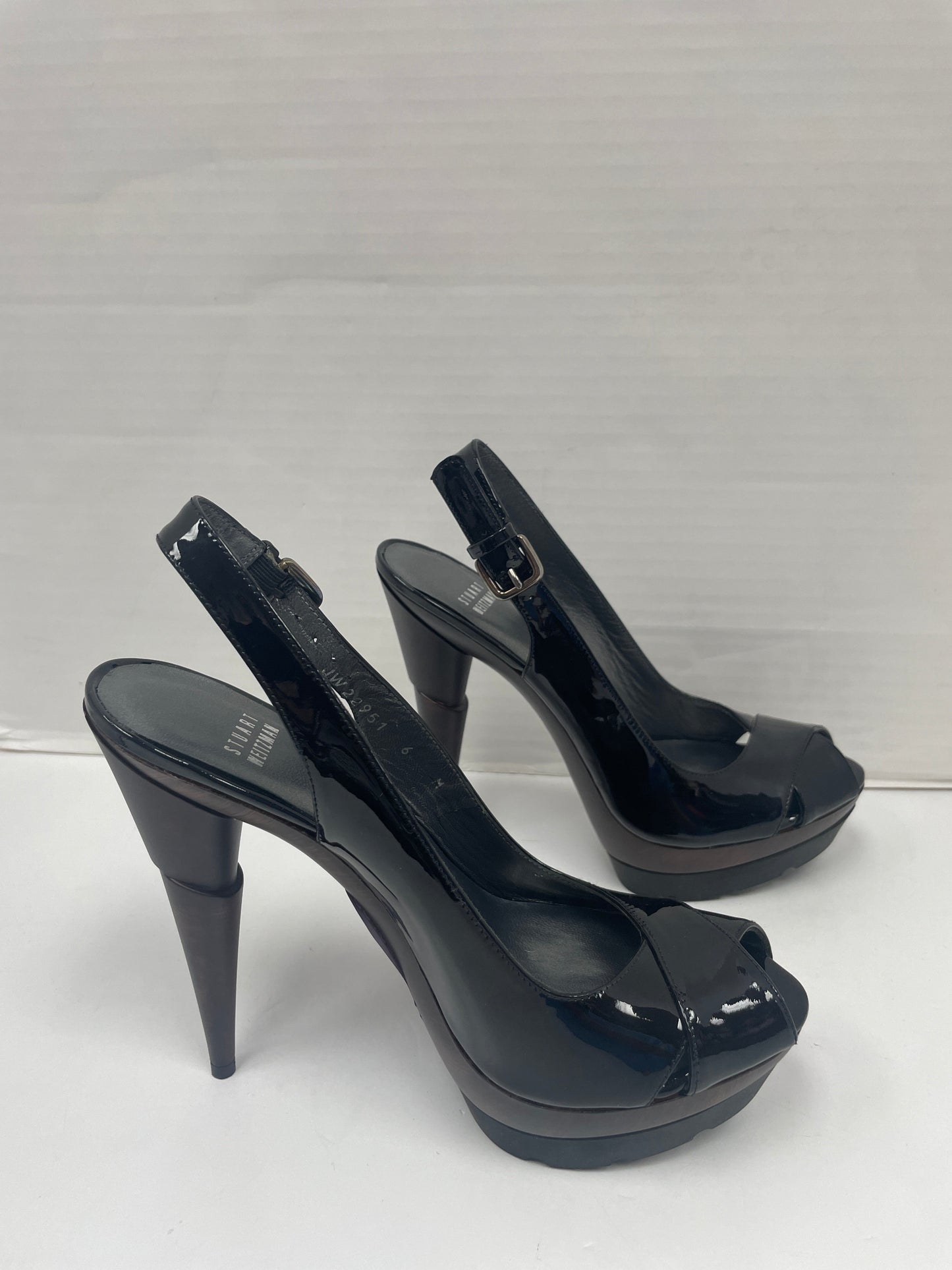 Shoes Designer By Stuart Weitzman Size: 6