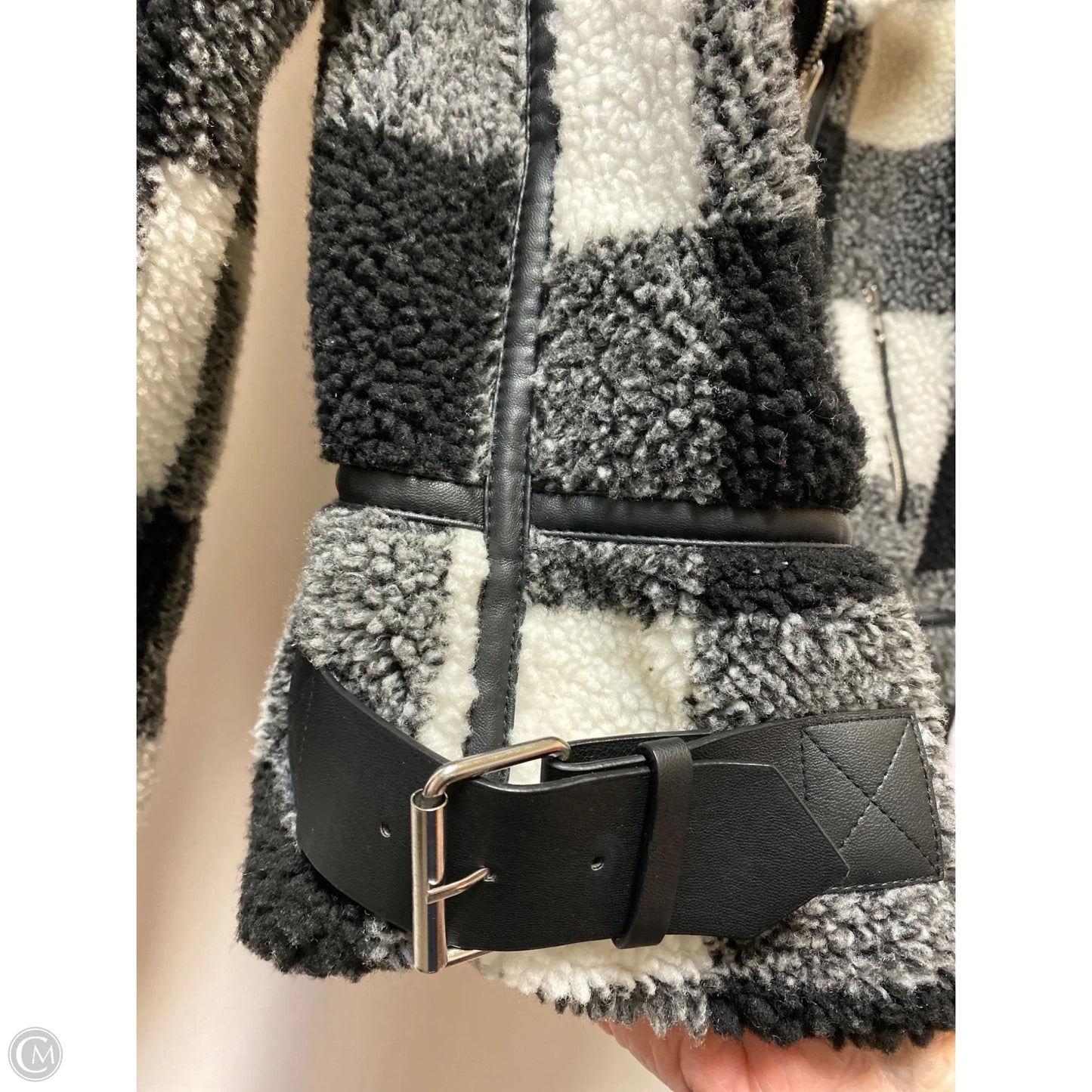 Coat Faux Fur & Sherpa By Clothes Mentor In Black & White, Size: M