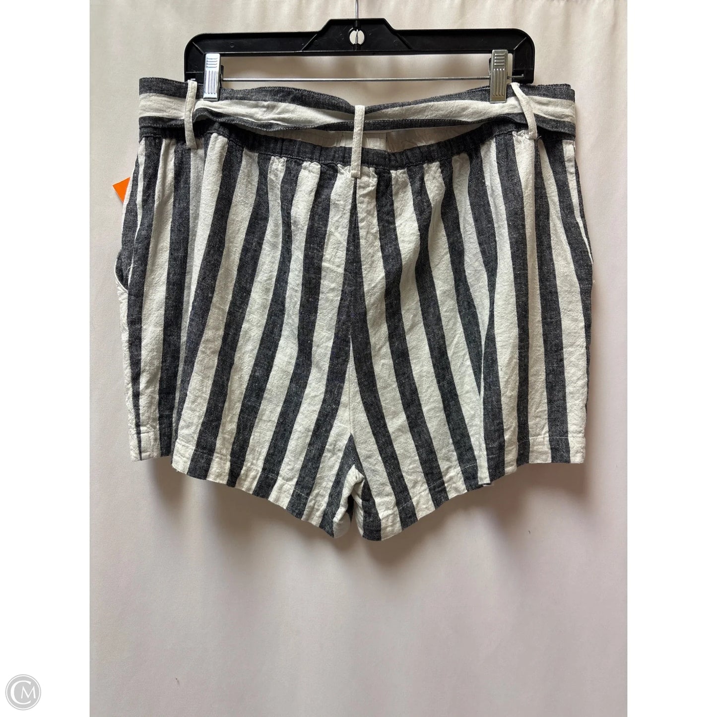 Shorts By Who What Wear In Black & White, Size: 18