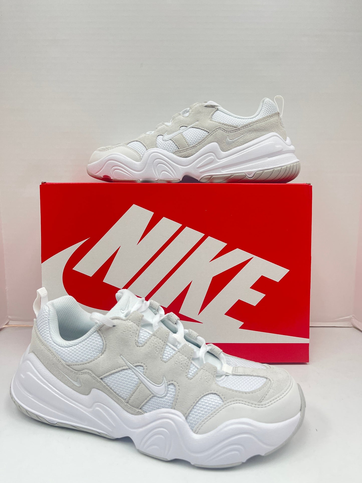 Shoes Athletic By Nike Size: 9.5