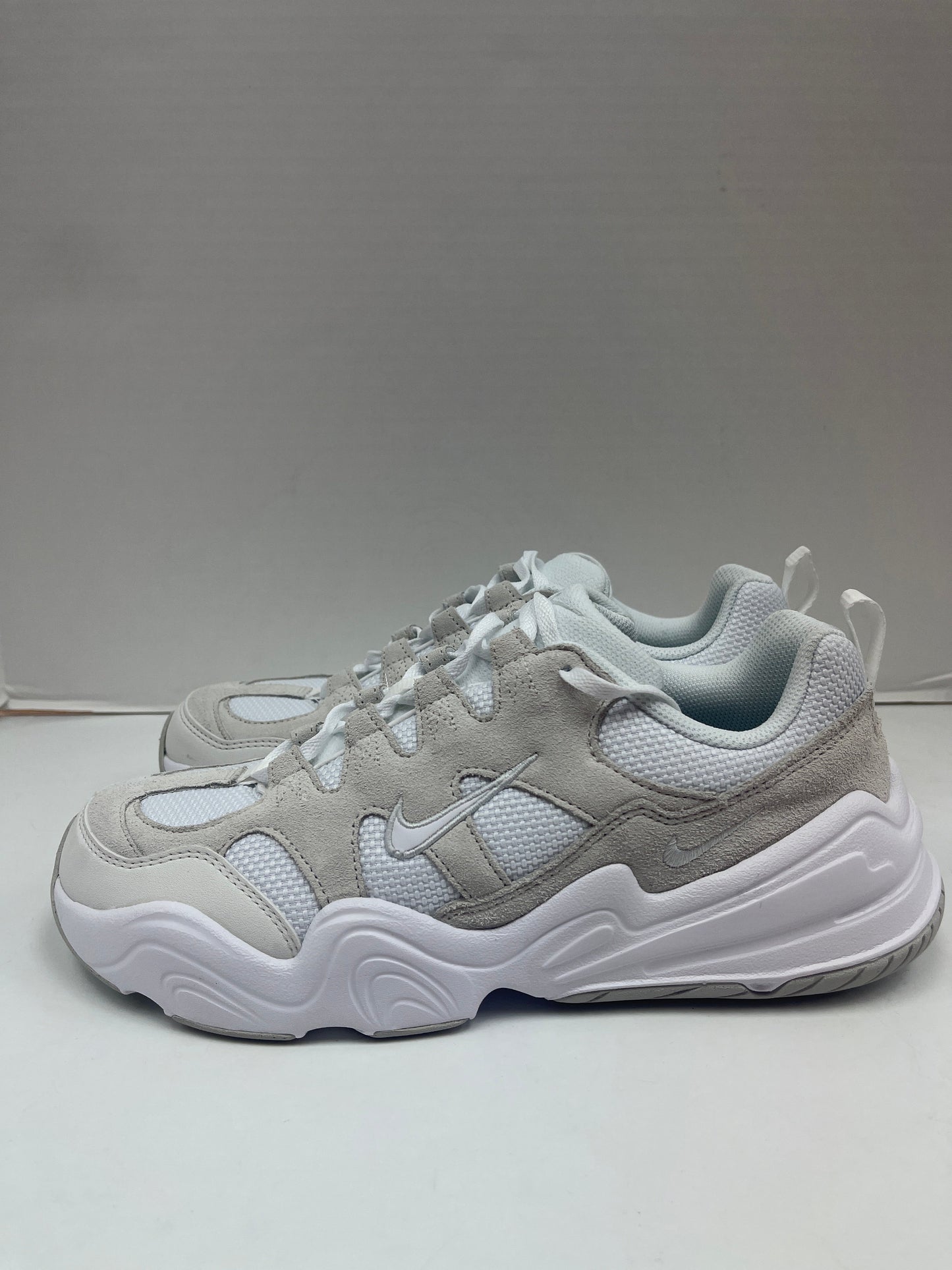 Shoes Athletic By Nike Size: 9.5