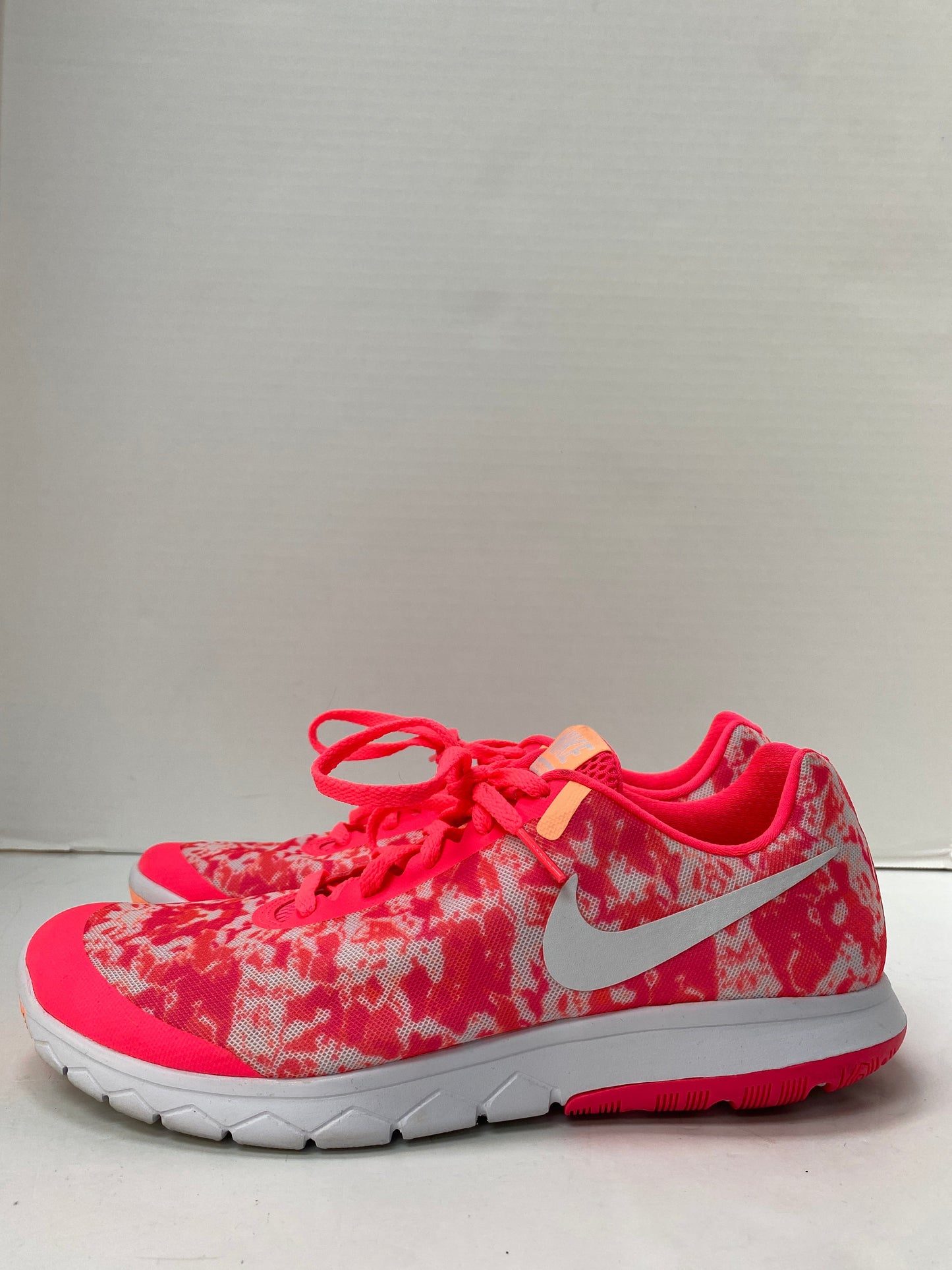 Shoes Athletic By Nike Size: 9.5