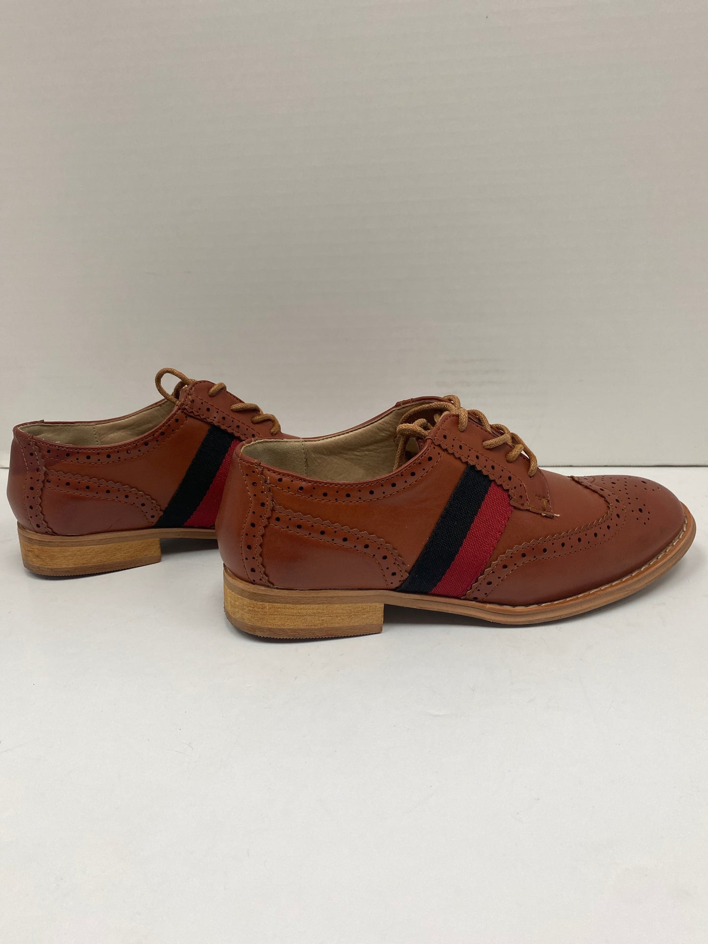 Shoes Flats Oxfords & Loafers By Steve Madden Size: 6