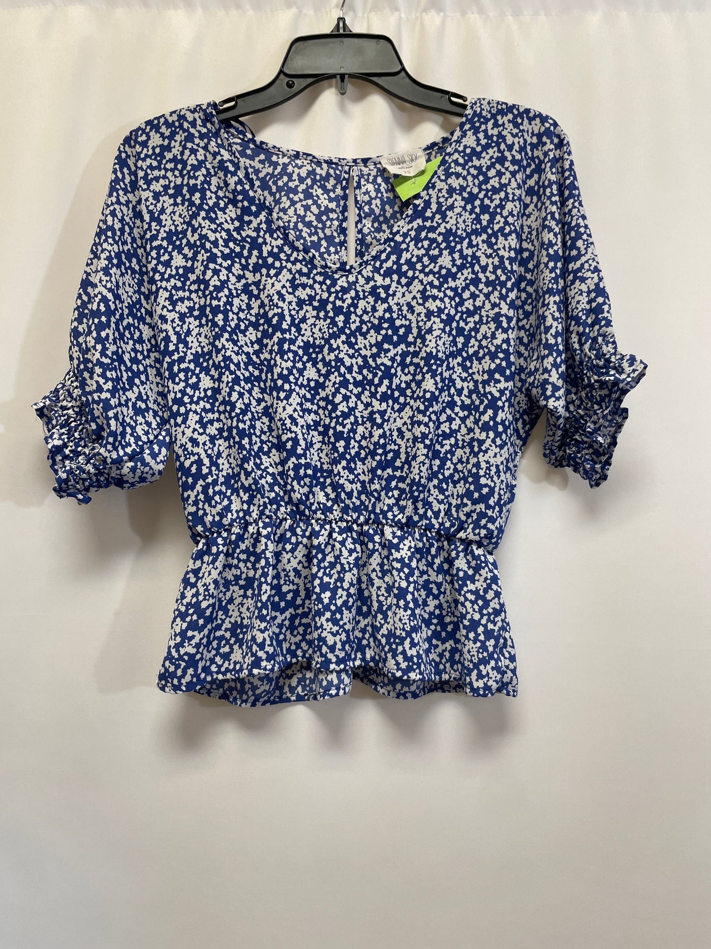 Top Short Sleeve By Sienna Sky Size: Xs