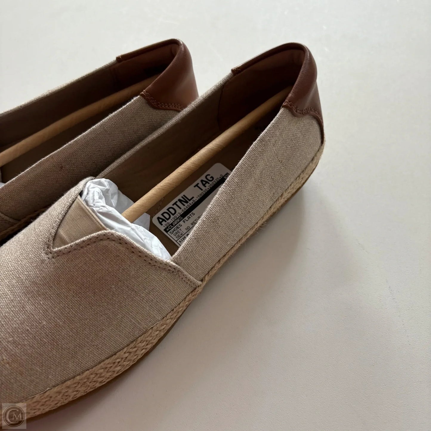 Shoes Flats By Clarks In Grey, Size: 9.5
