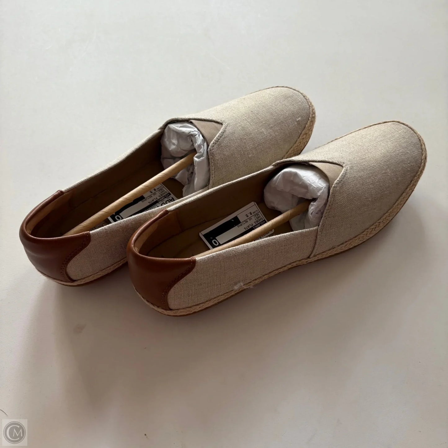 Shoes Flats By Clarks In Grey, Size: 9.5
