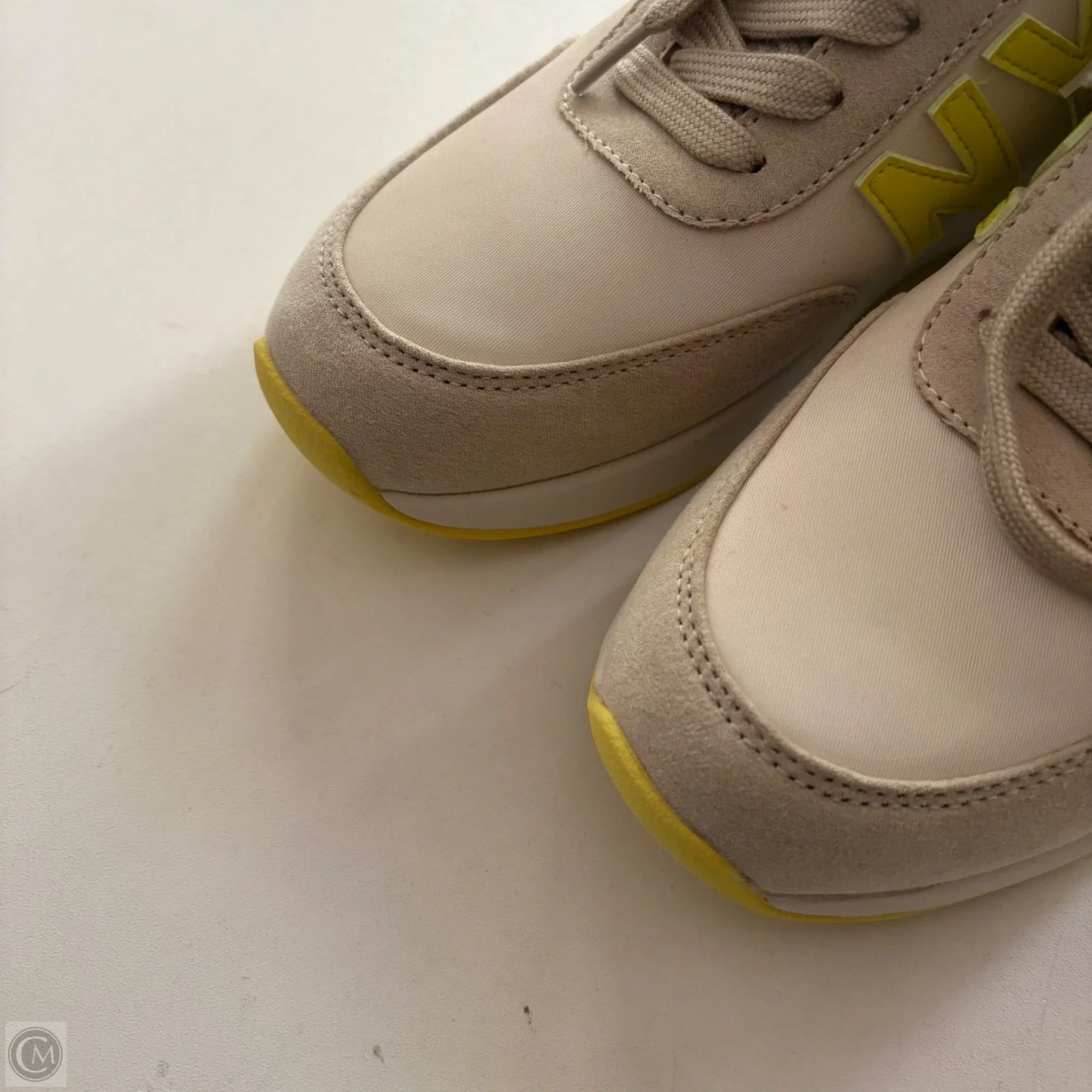 Shoes Athletic By Dkny In Cream & Yellow, Size: 7.5