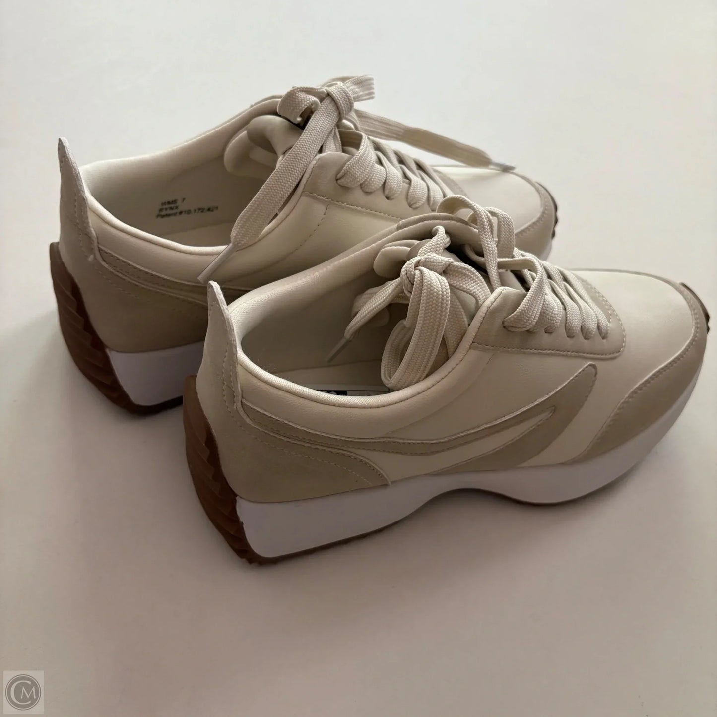 Shoes Sneakers By Dv In Cream, Size: 7