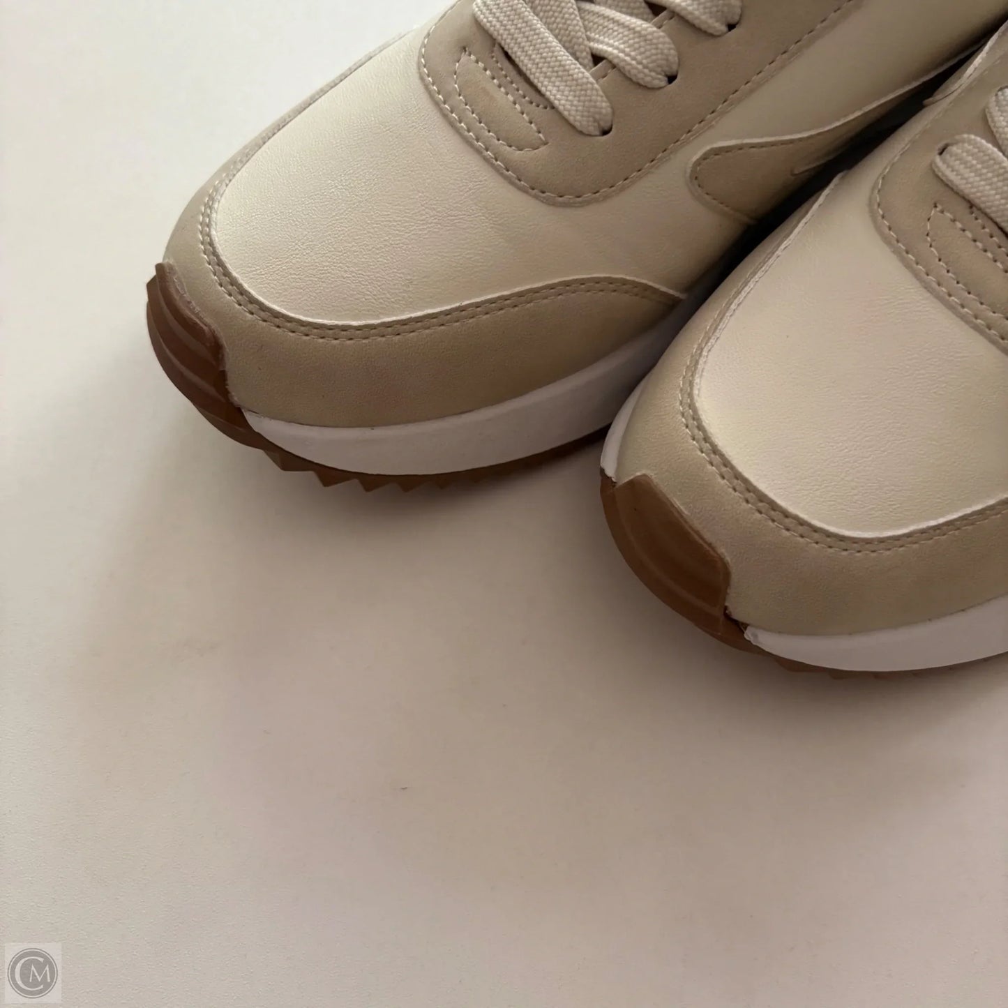 Shoes Sneakers By Dv In Cream, Size: 7