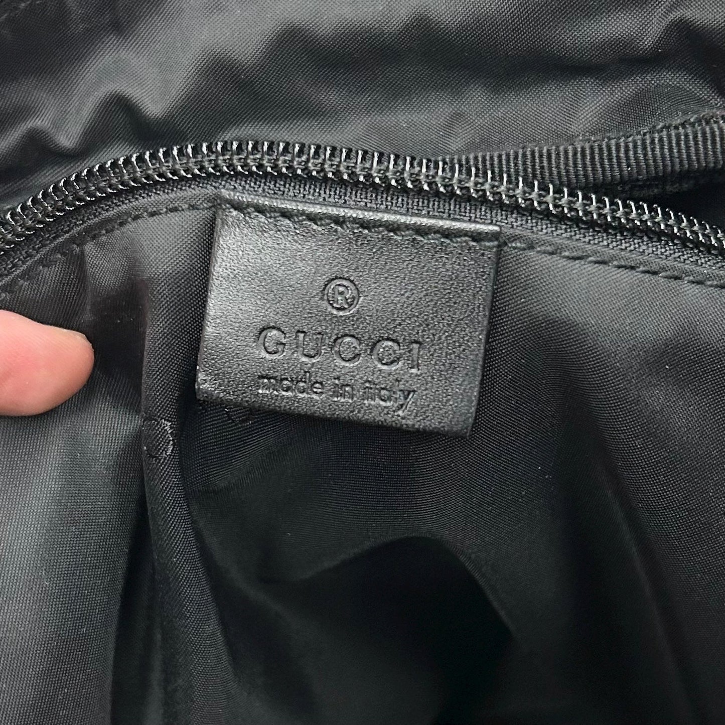 Crossbody Luxury Designer By Gucci, Size: Medium