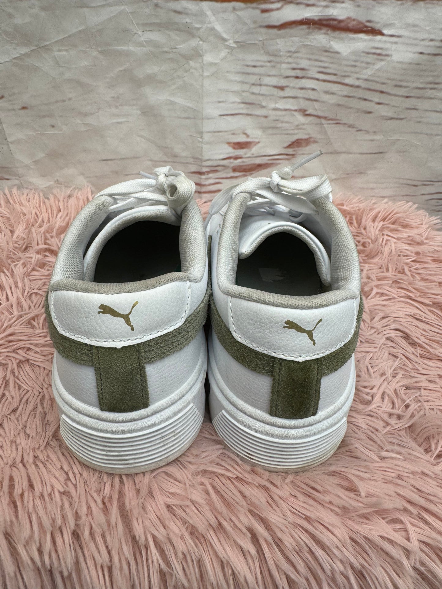 Shoes Sneakers By Puma Size: 8.5